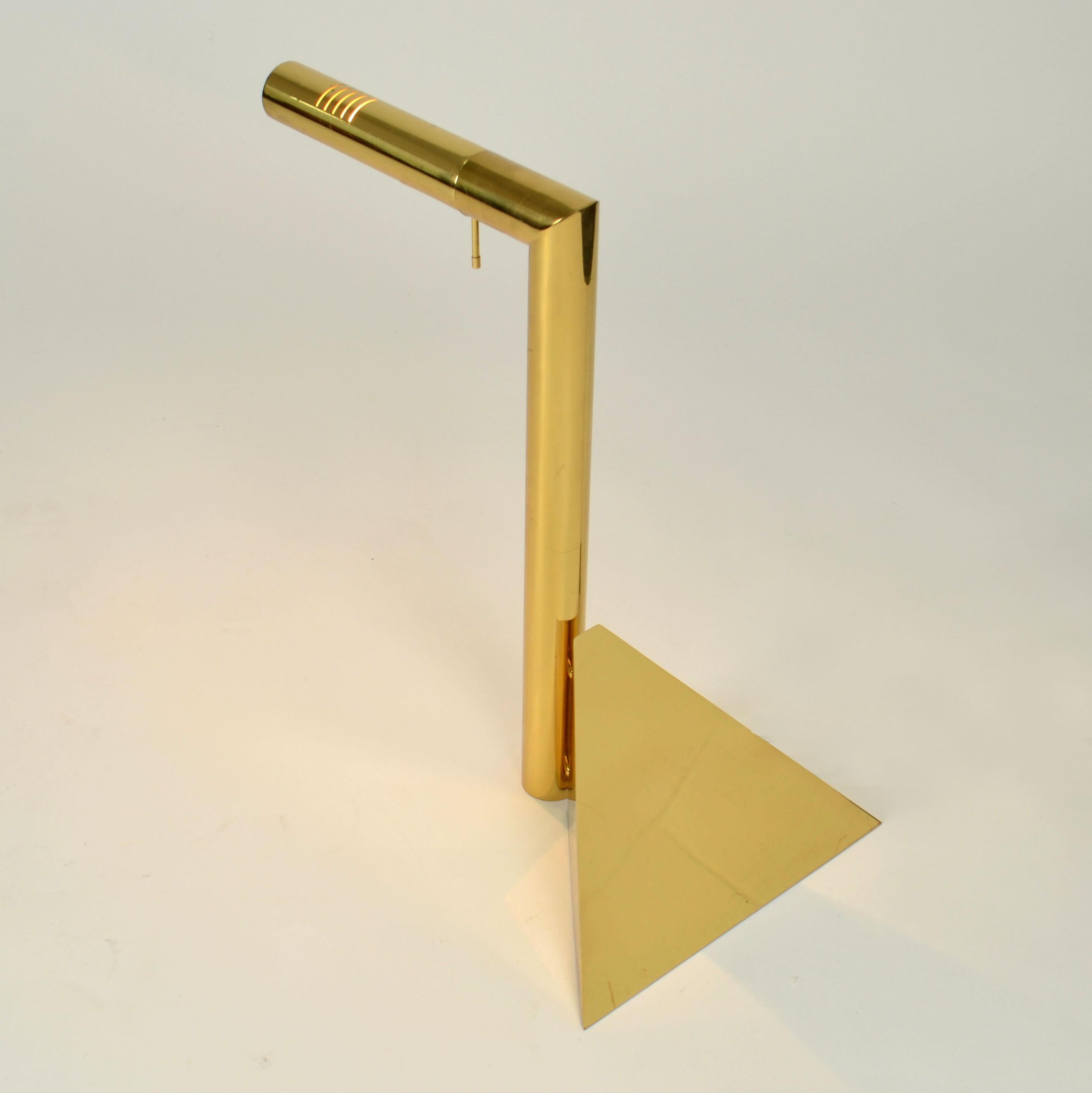 Mid-Century Modern Sculptural Brass Tubular Table Lamp on Pyramide Foot