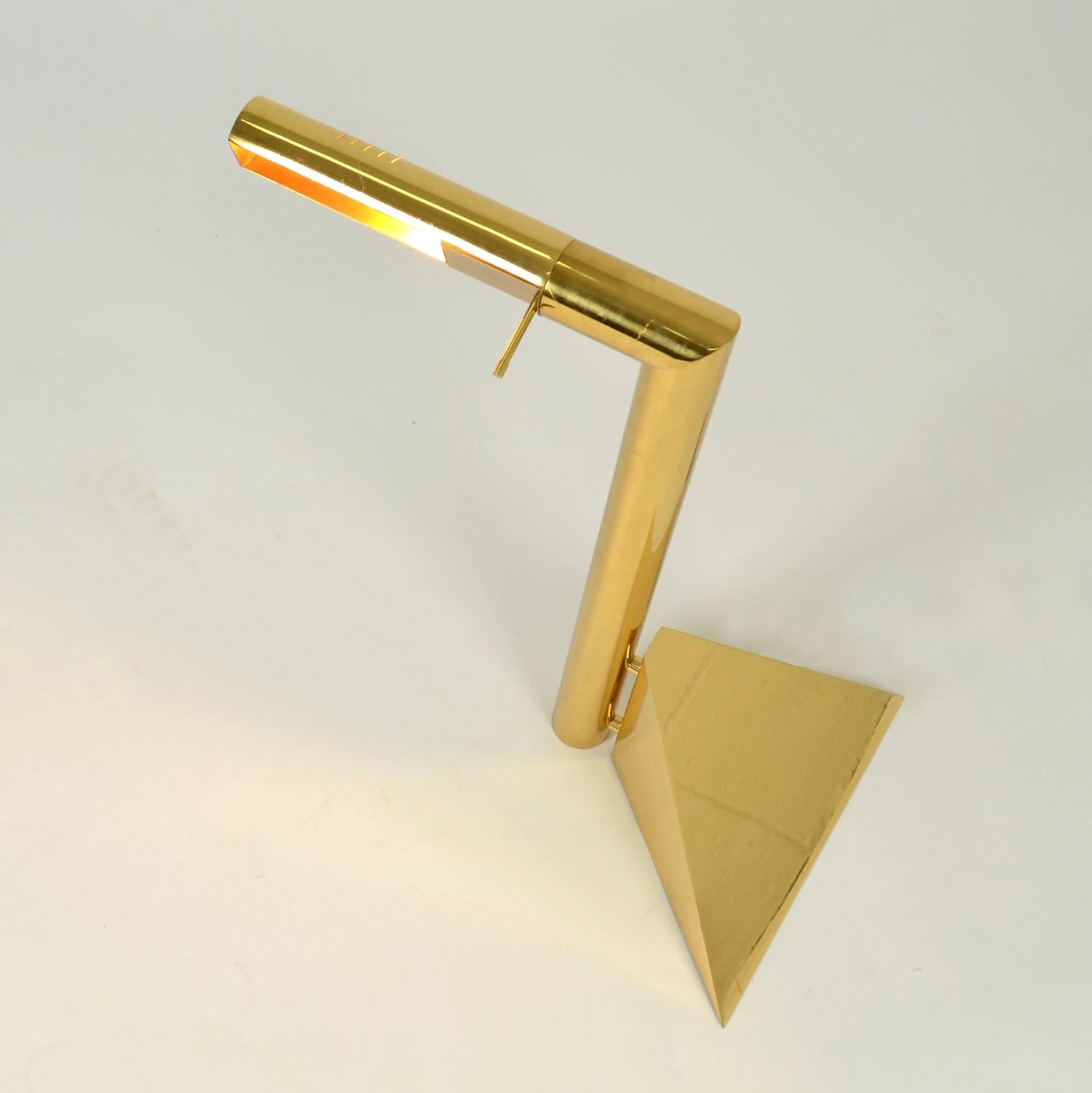 Italian Sculptural Brass Tubular Table Lamp on Pyramide Foot