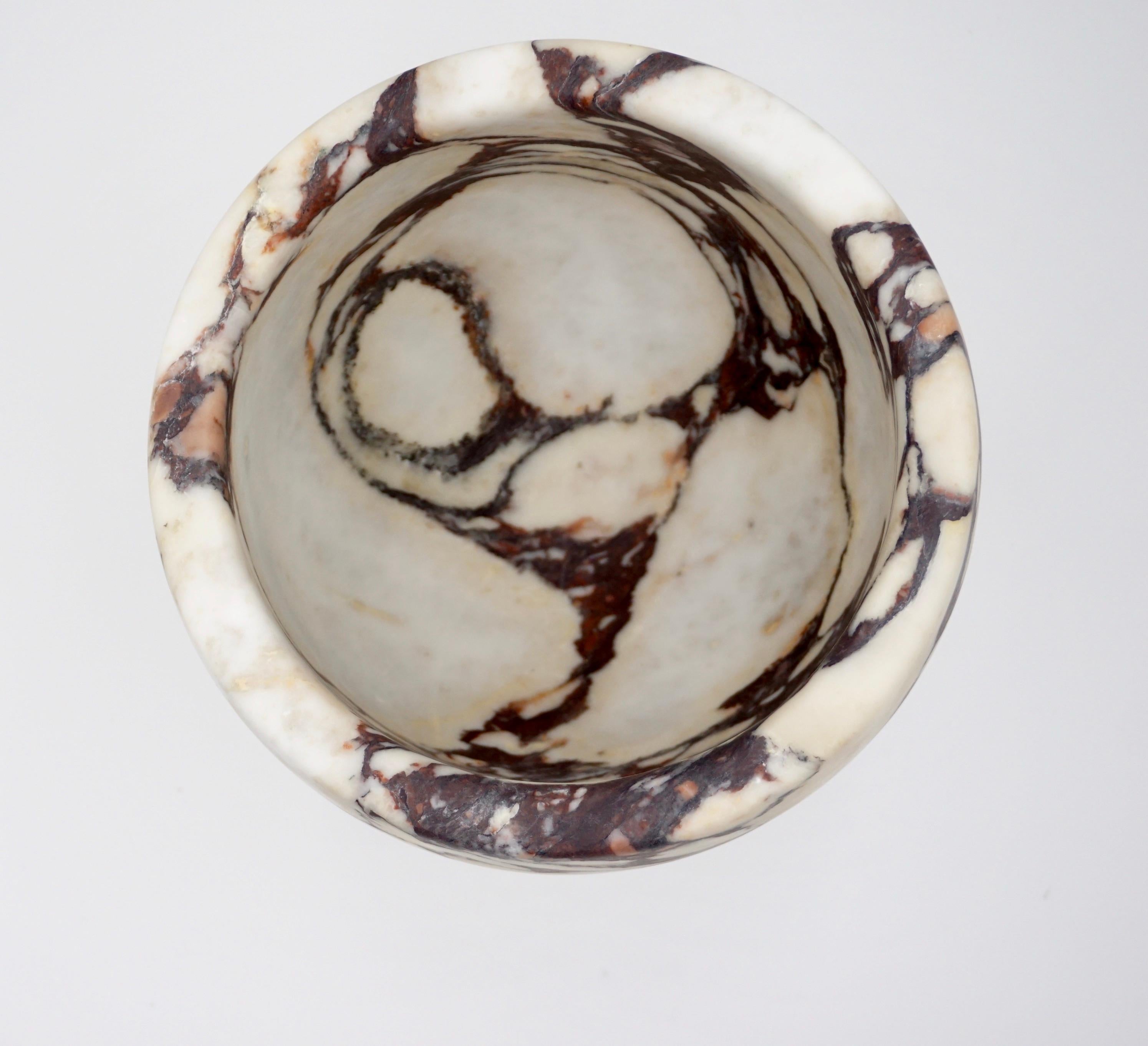 Vaso scultoreo in marmo Breccia Medicea 