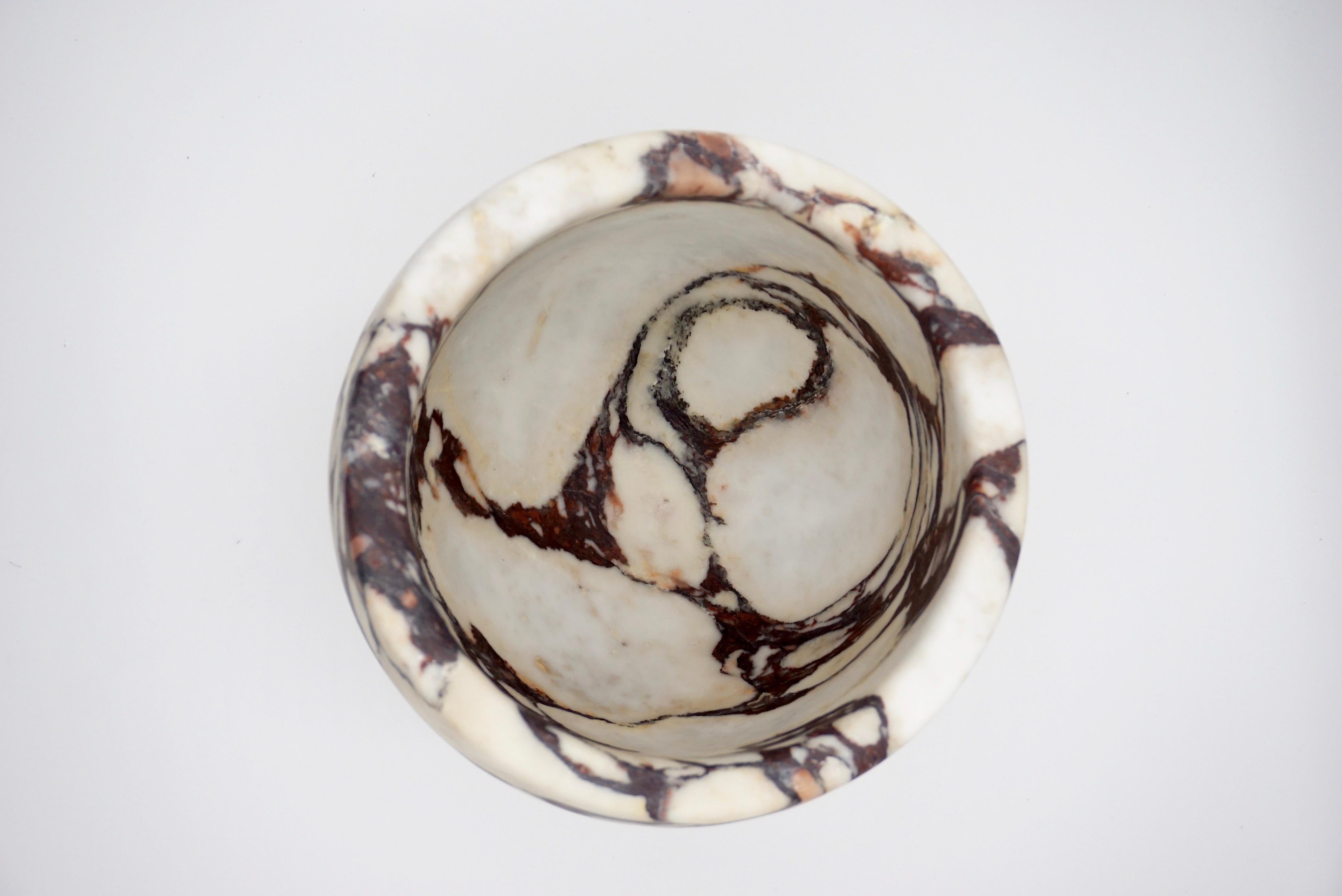 Vaso scultoreo in marmo Breccia Medicea 