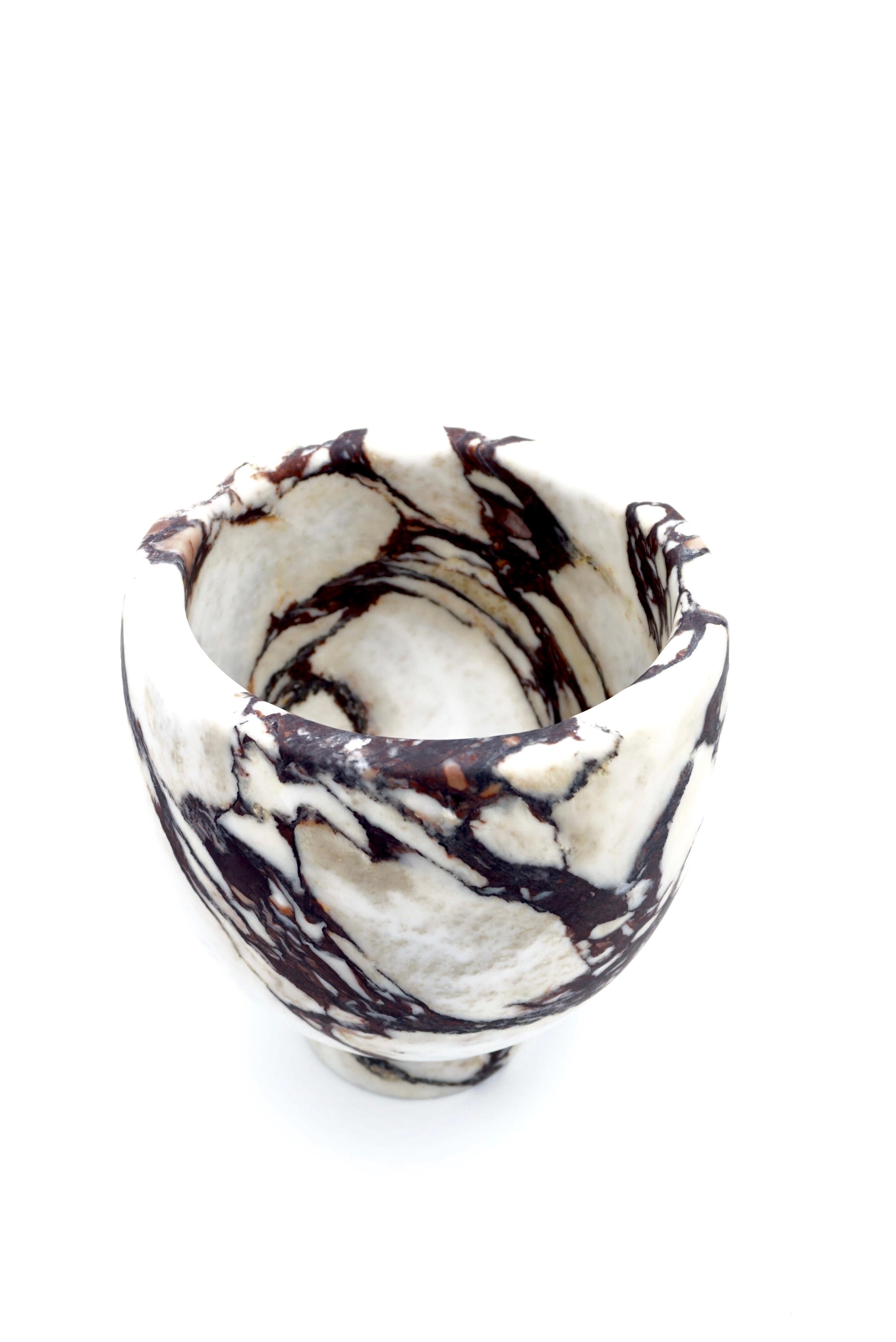 Vase sculptural en marbre Breccia Medicea « Pandora » de Lorenzo Ciompi, 2021 en vente 7