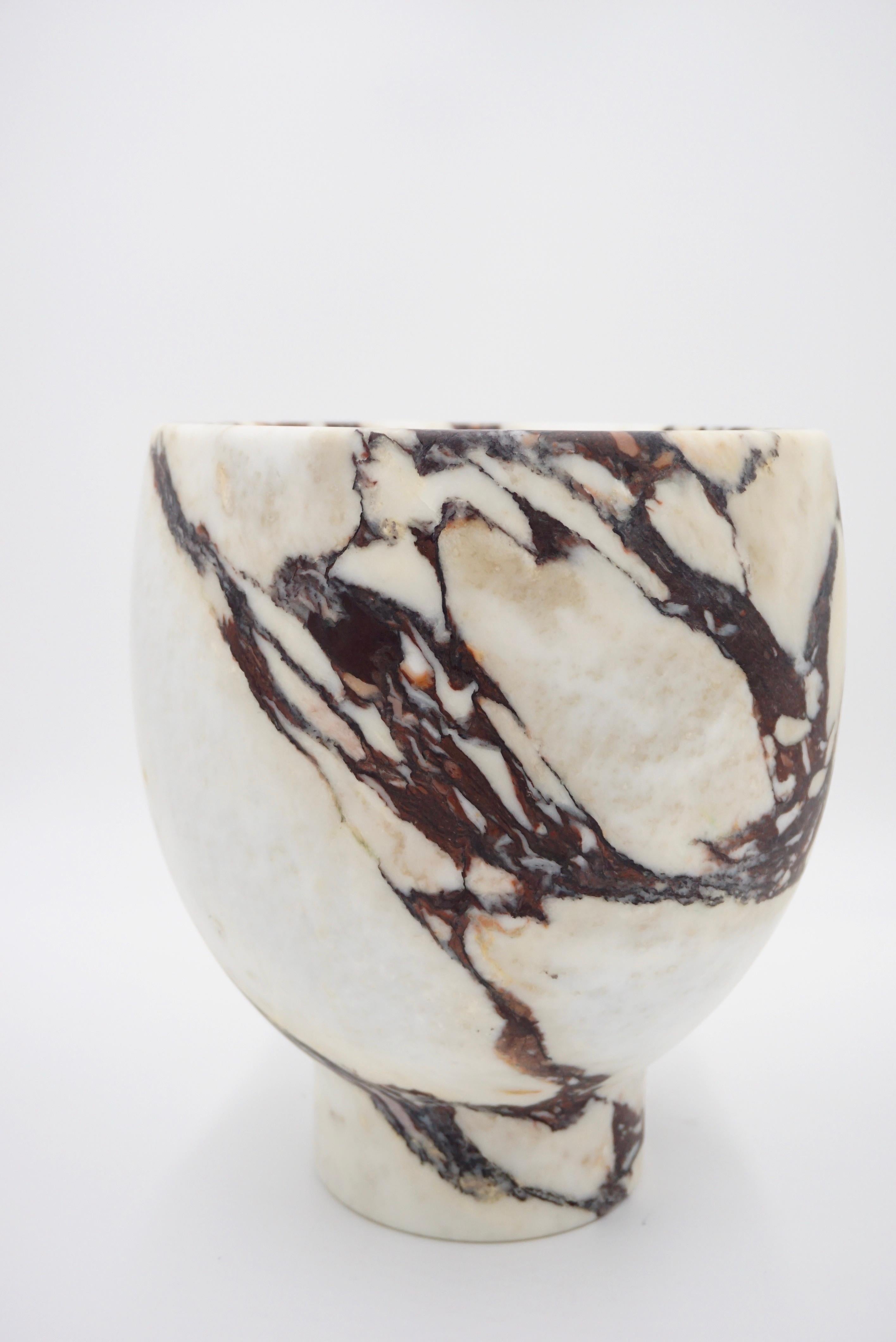Vase sculptural en marbre Breccia Medicea « Pandora » de Lorenzo Ciompi, 2021 en vente 1