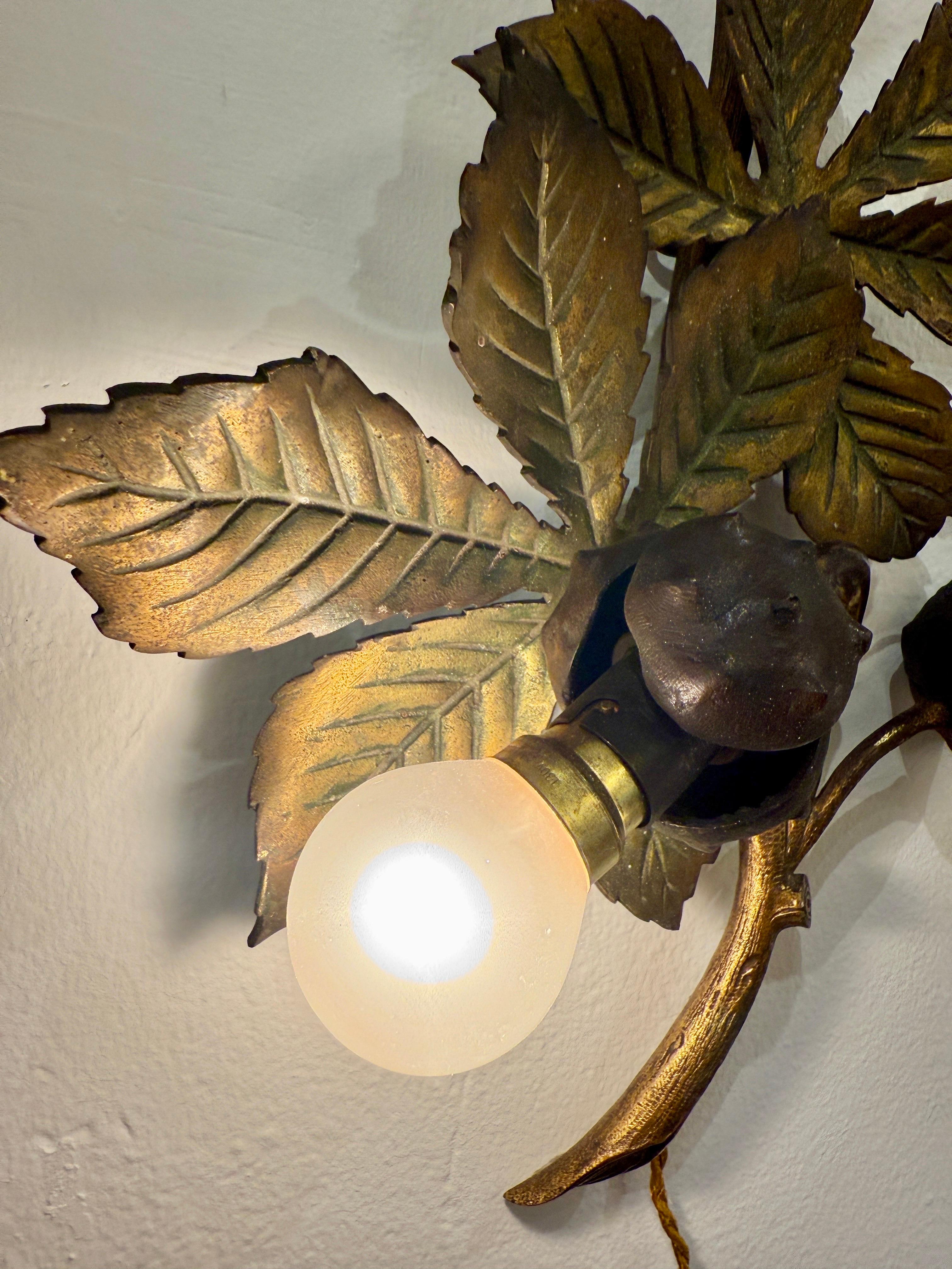 Lampada da parete scultorea in bronzo con rami di castagno antichi in vendita 4