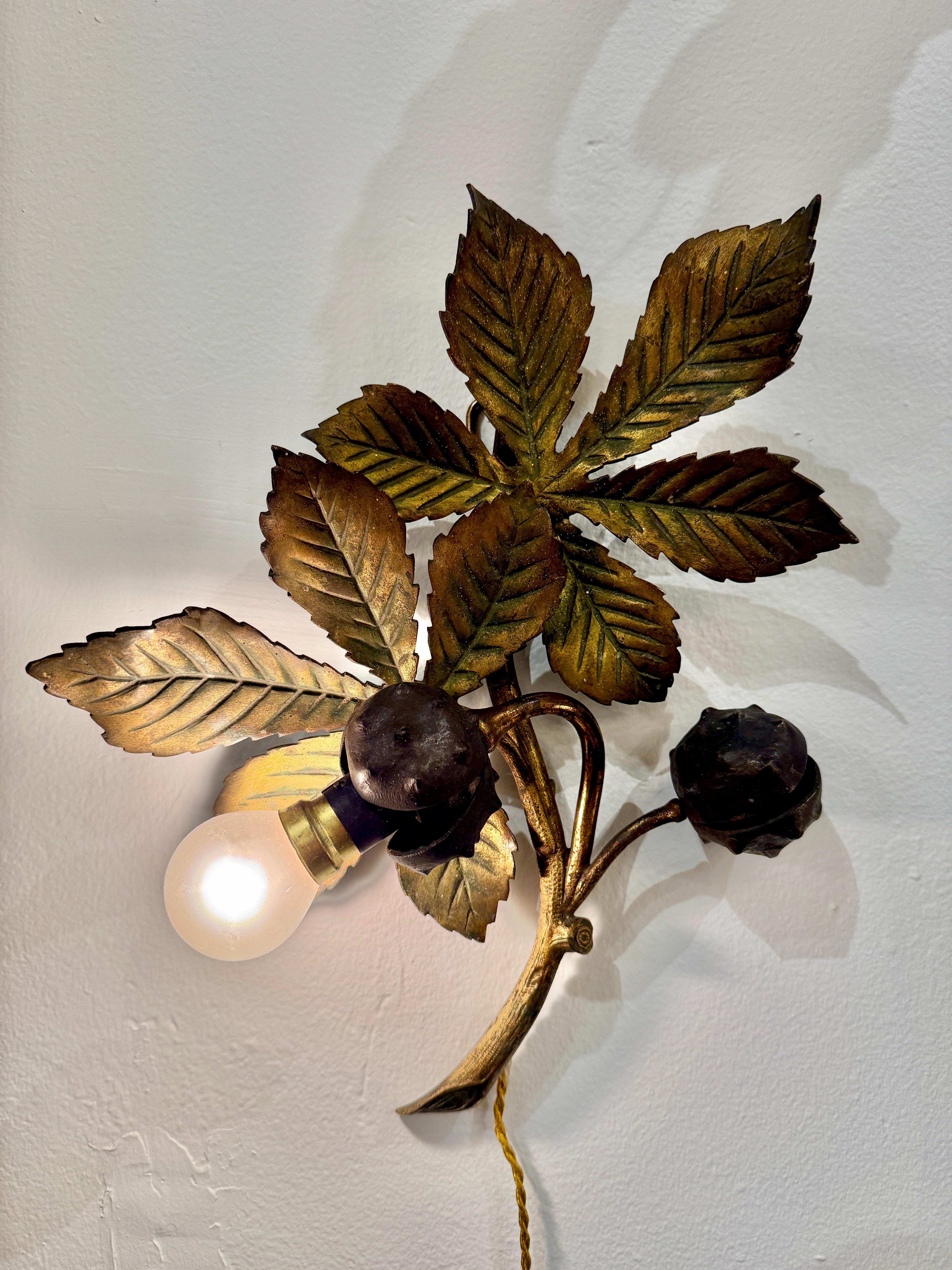 Lampada da parete scultorea in bronzo con rami di castagno antichi in vendita 7