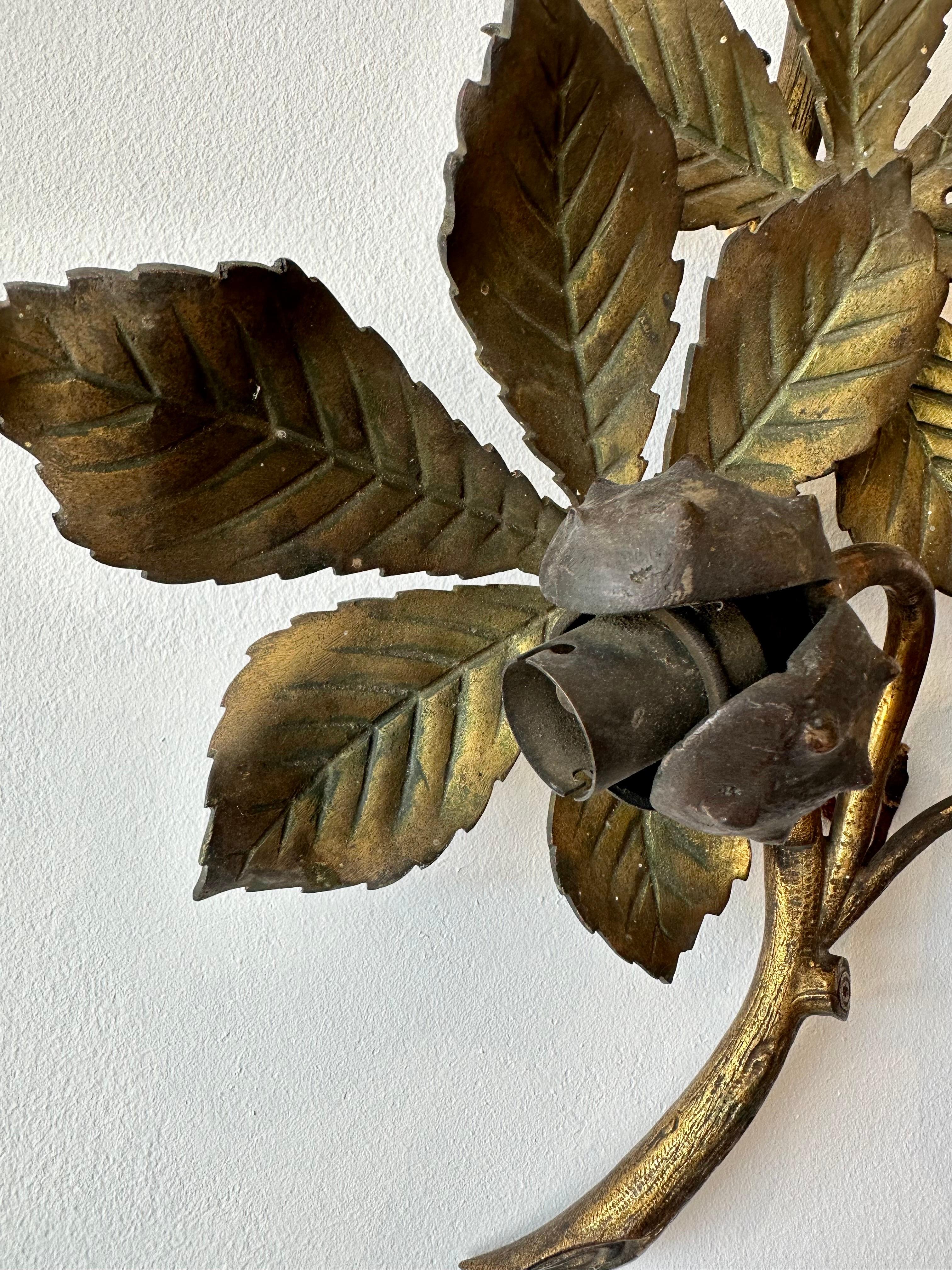 Metà XX secolo Lampada da parete scultorea in bronzo con rami di castagno antichi in vendita