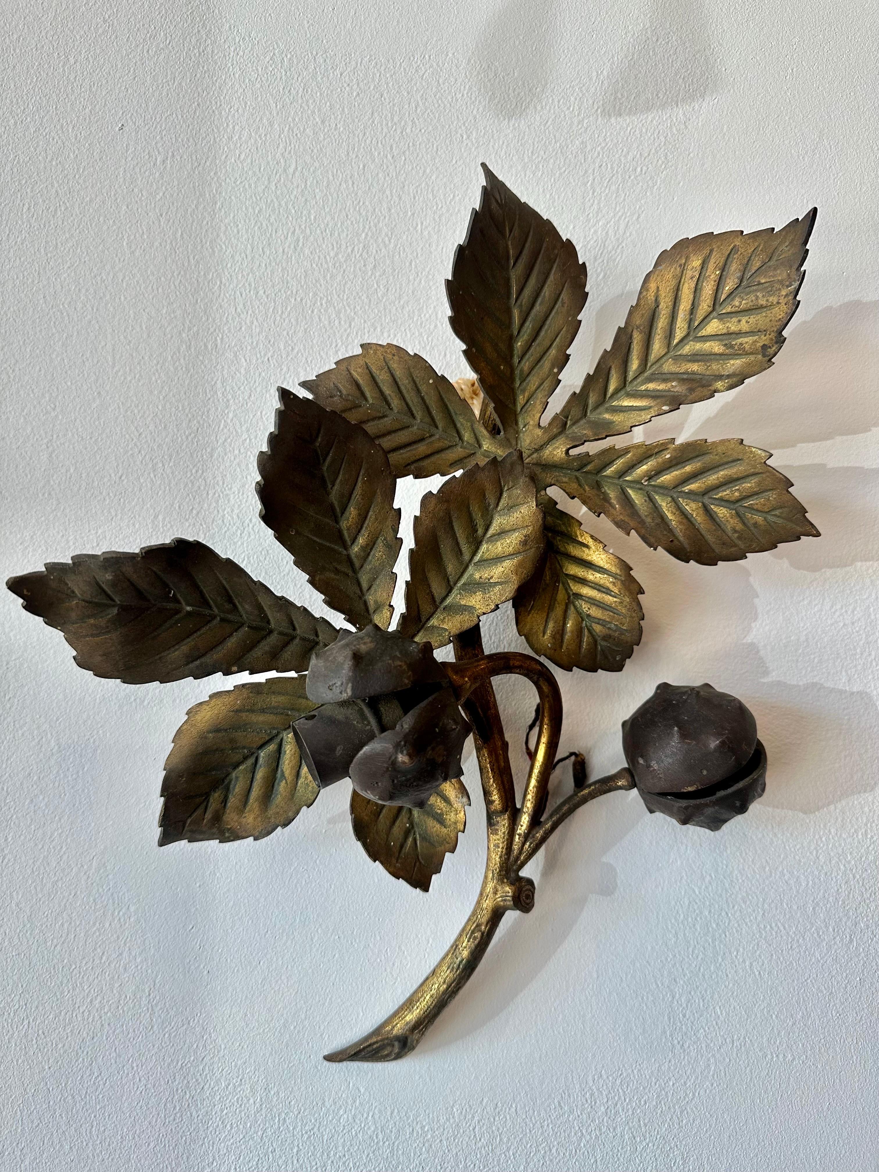 Lampada da parete scultorea in bronzo con rami di castagno antichi in vendita 2