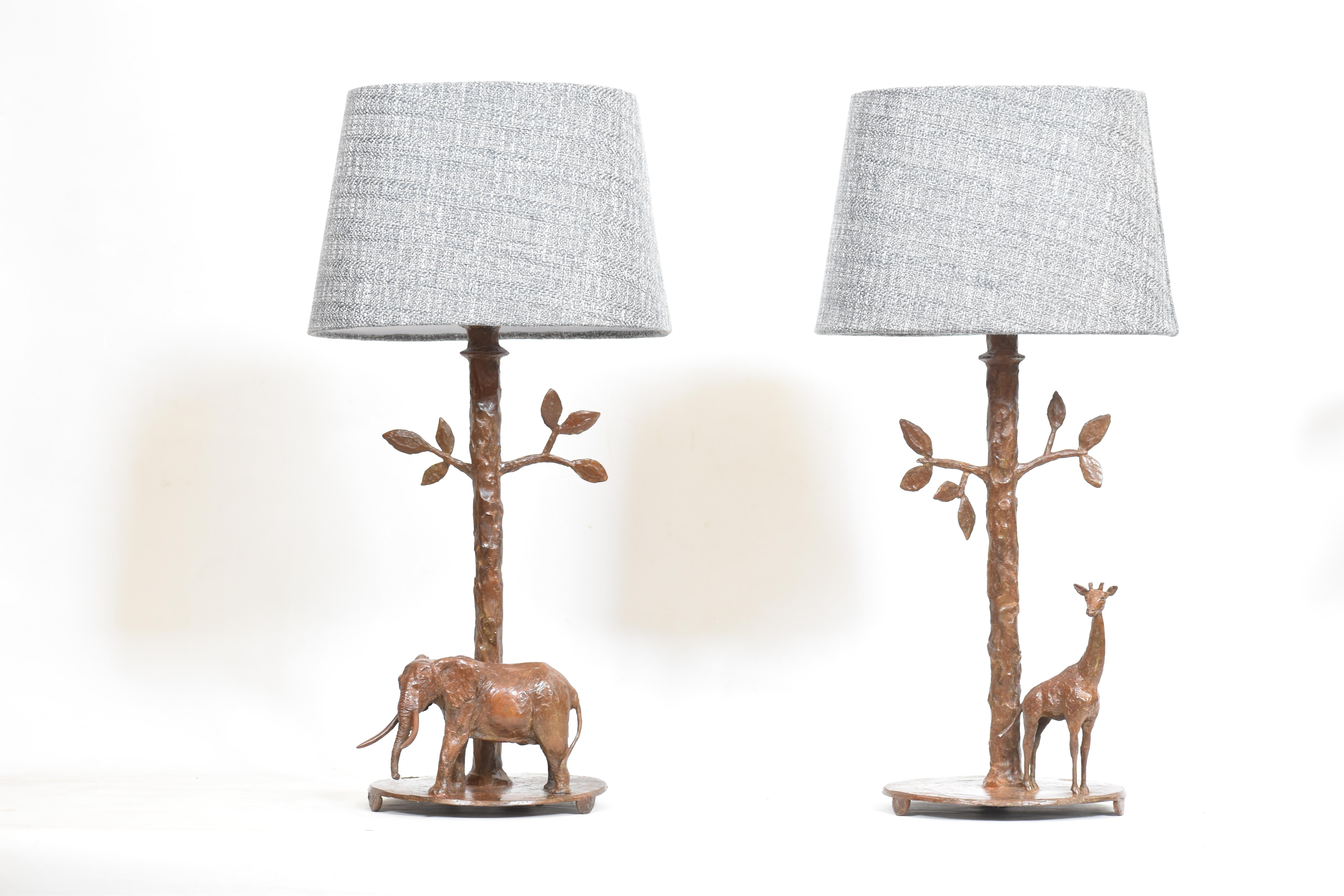 Expressionniste Lampe de table éléphant sculpturale en bronze en vente