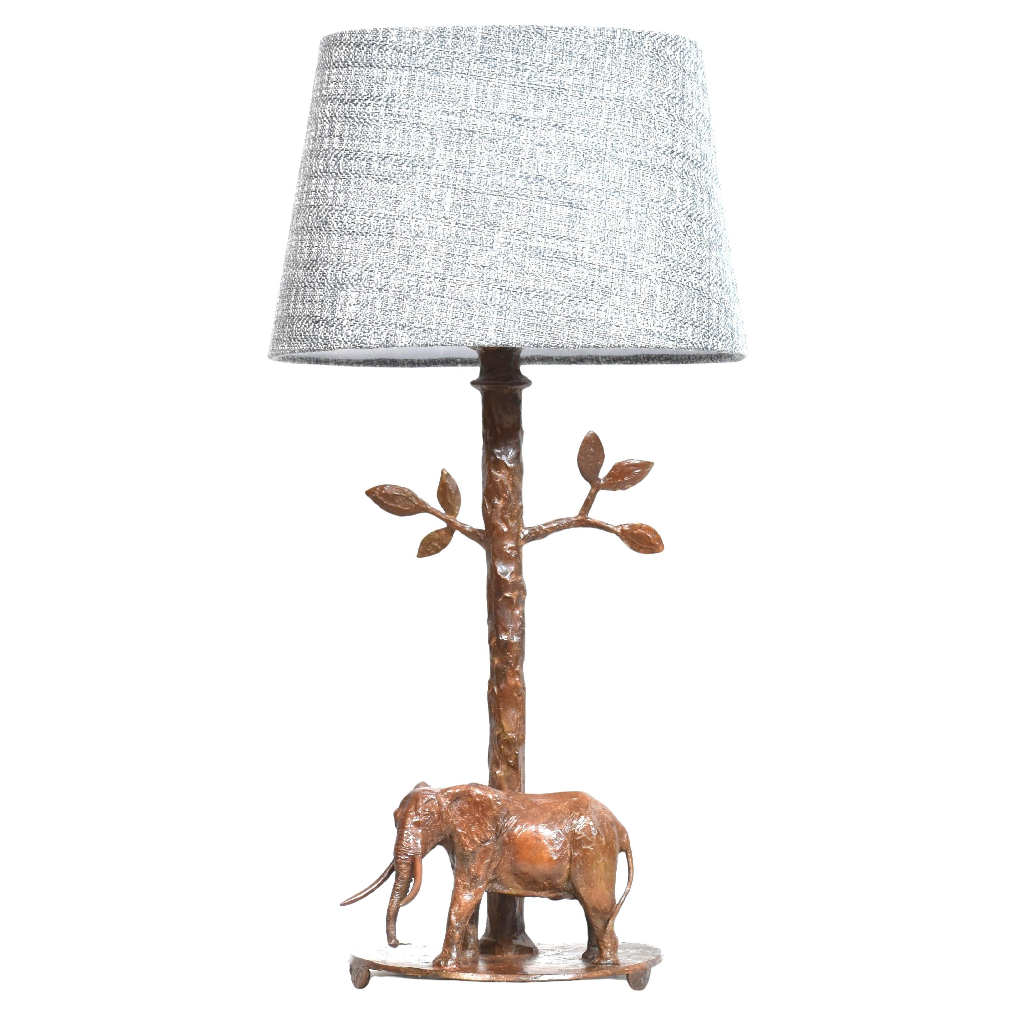 Lampe de table éléphant sculpturale en bronze en vente
