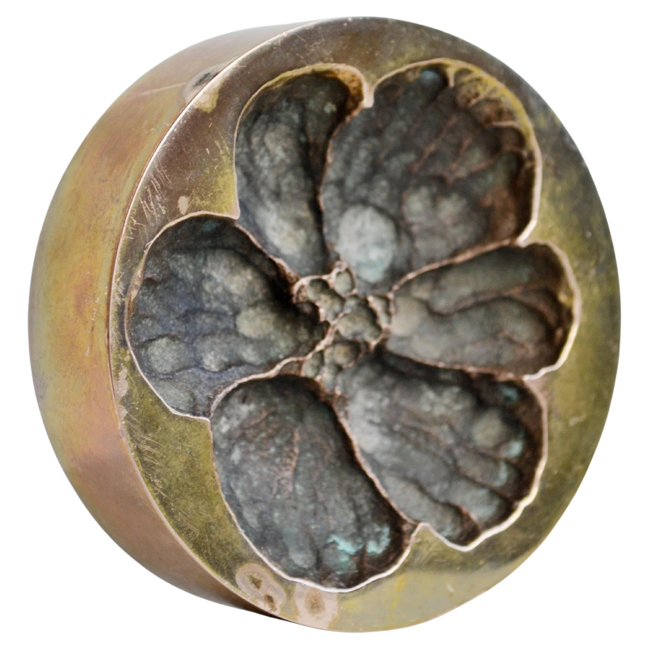 Sculptural Bronze Paperweight / Ashtray – Monique Gerber, France, circa 1970 en vente