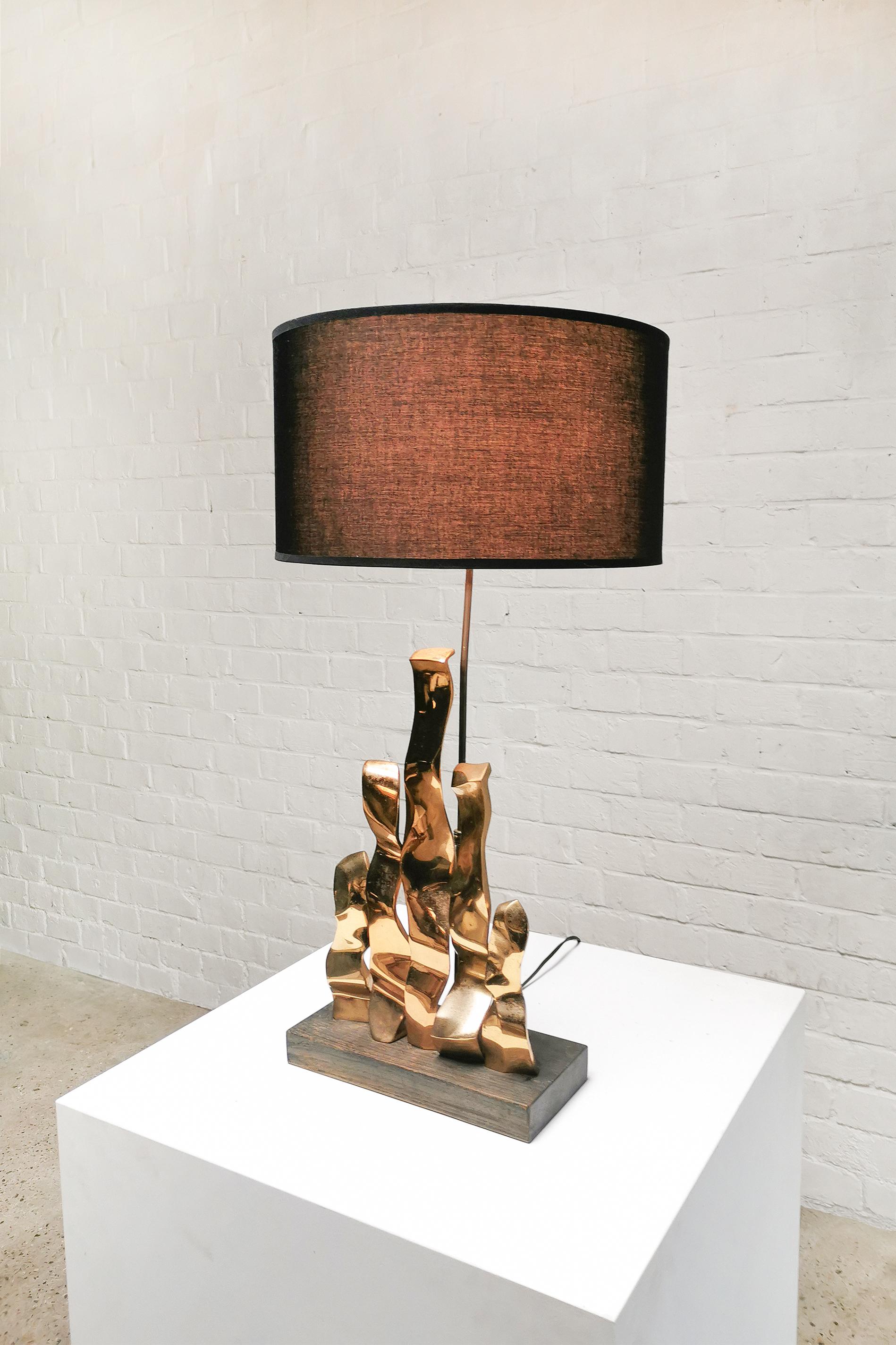 Mid-Century Modern Sculptural Bronze Table Lamp, France 1970's For Sale