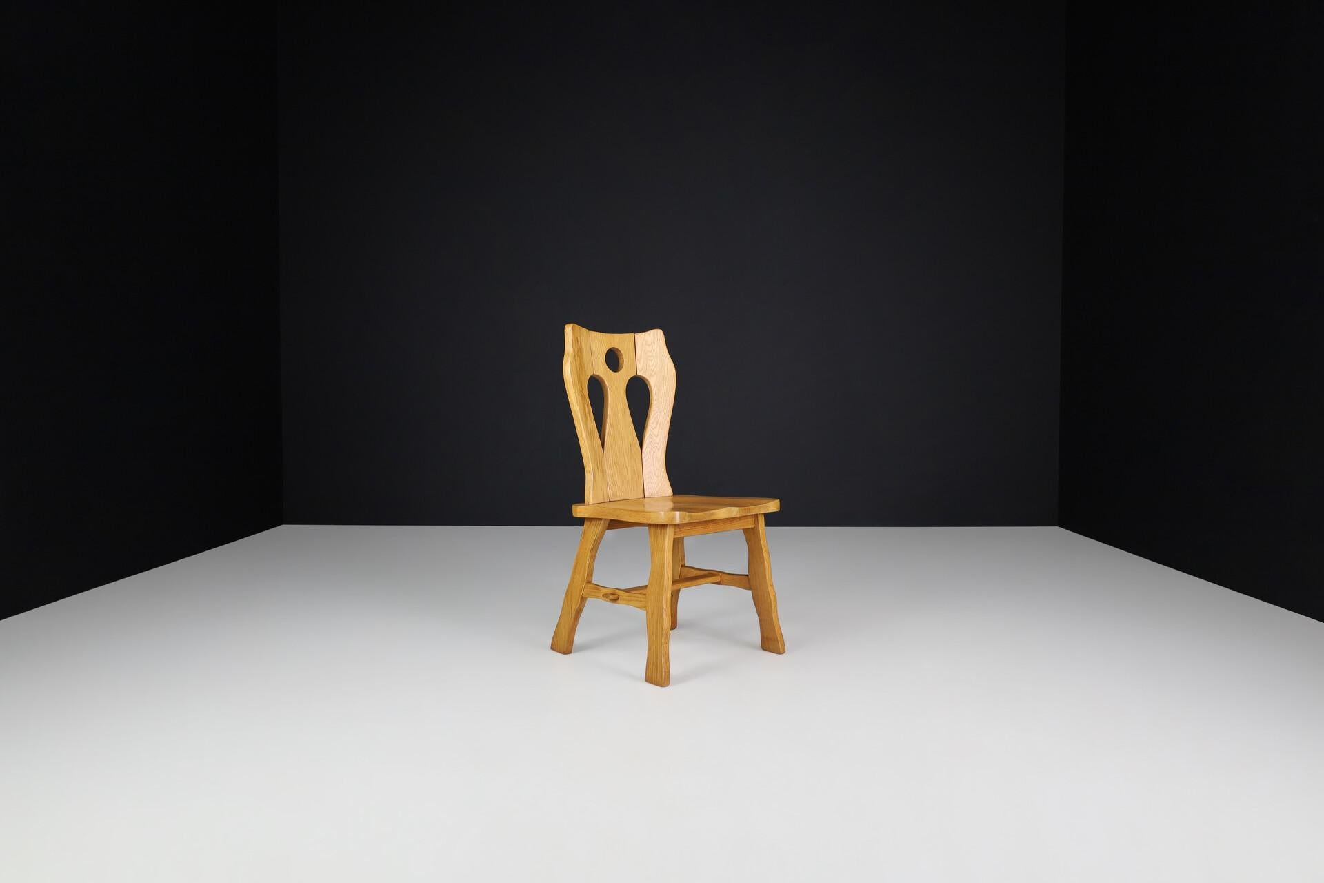 Chêne Chaises de salle à manger sculpturales en chêne blond brutaliste, Belgique, années 1970 - Lot de 4 en vente
