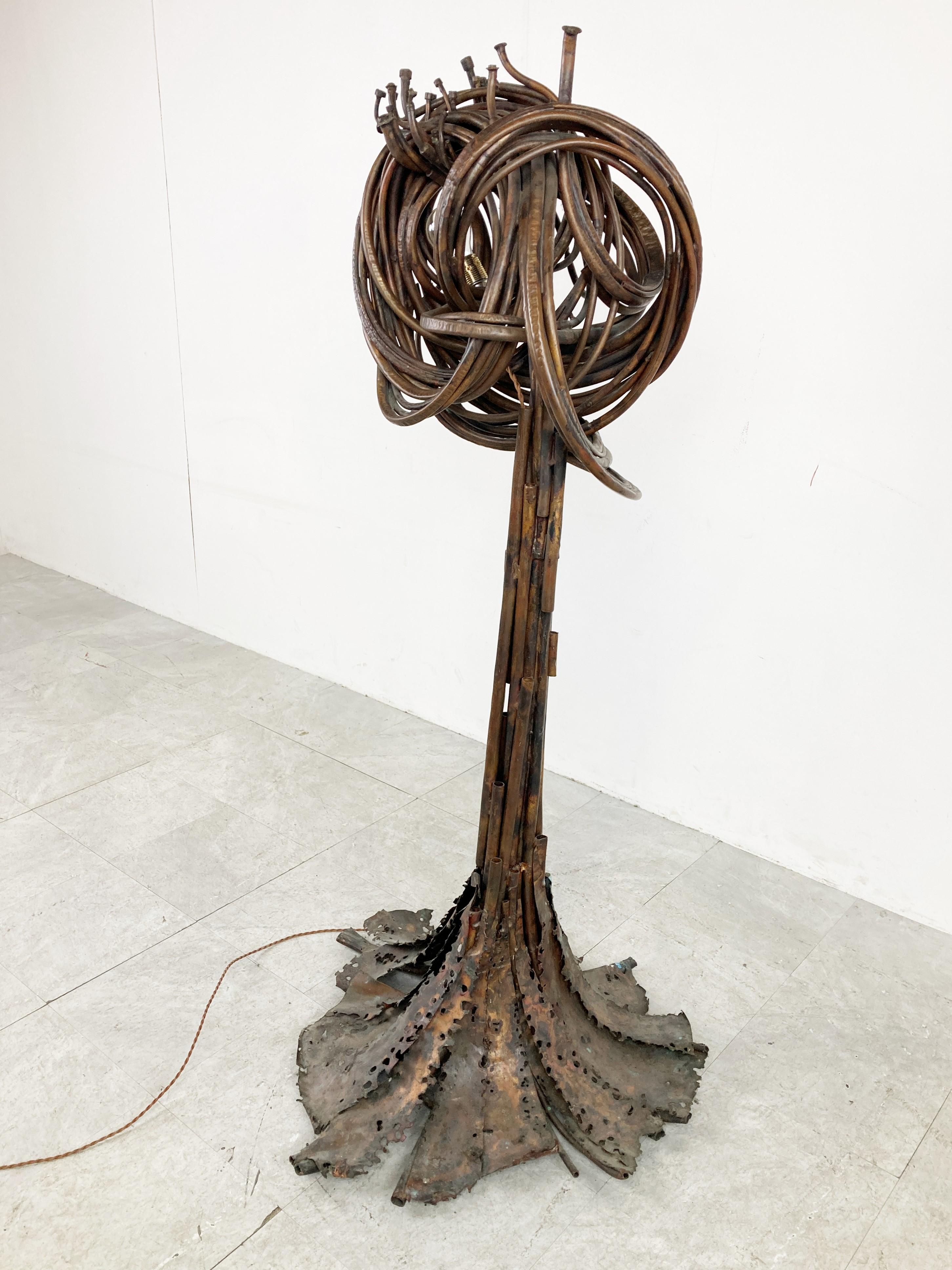Sculptural Brutalist Copper Floor Lamp, 1970s by Jean Claeys For Sale 1