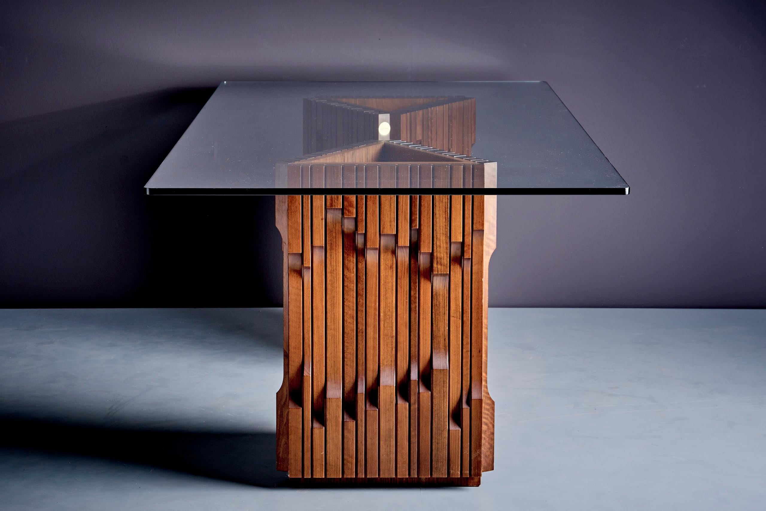 Italian Sculptural Brutalist Dining Table with glass top by Luciano Frigerio For Sale