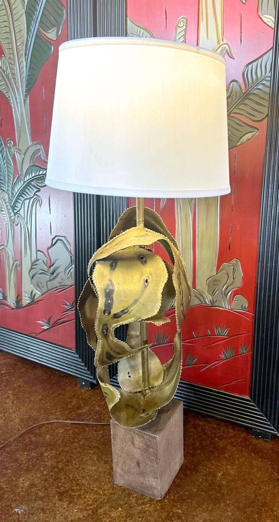 Mid-20th Century Sculptural Brutalist Lamp by the Laurel Lamp Mfg. Company For Sale