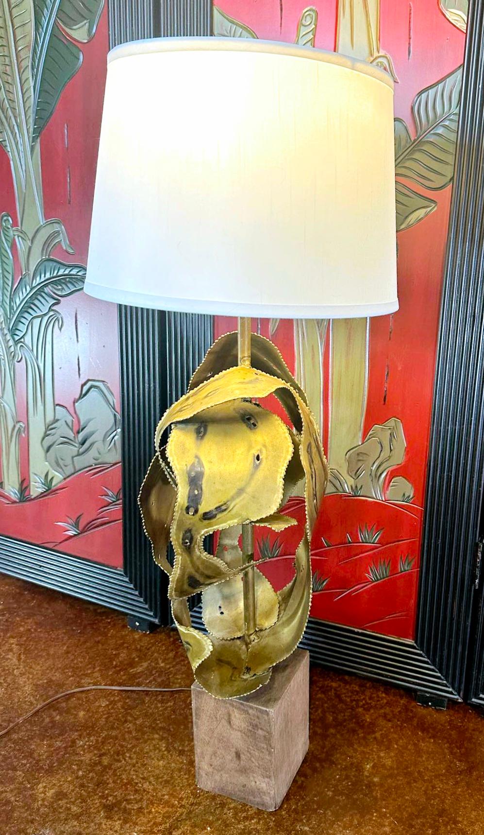 Skulpturale brutalistische Lampe von Laurel Lamp Mfg. Unternehmen (Bronze) im Angebot