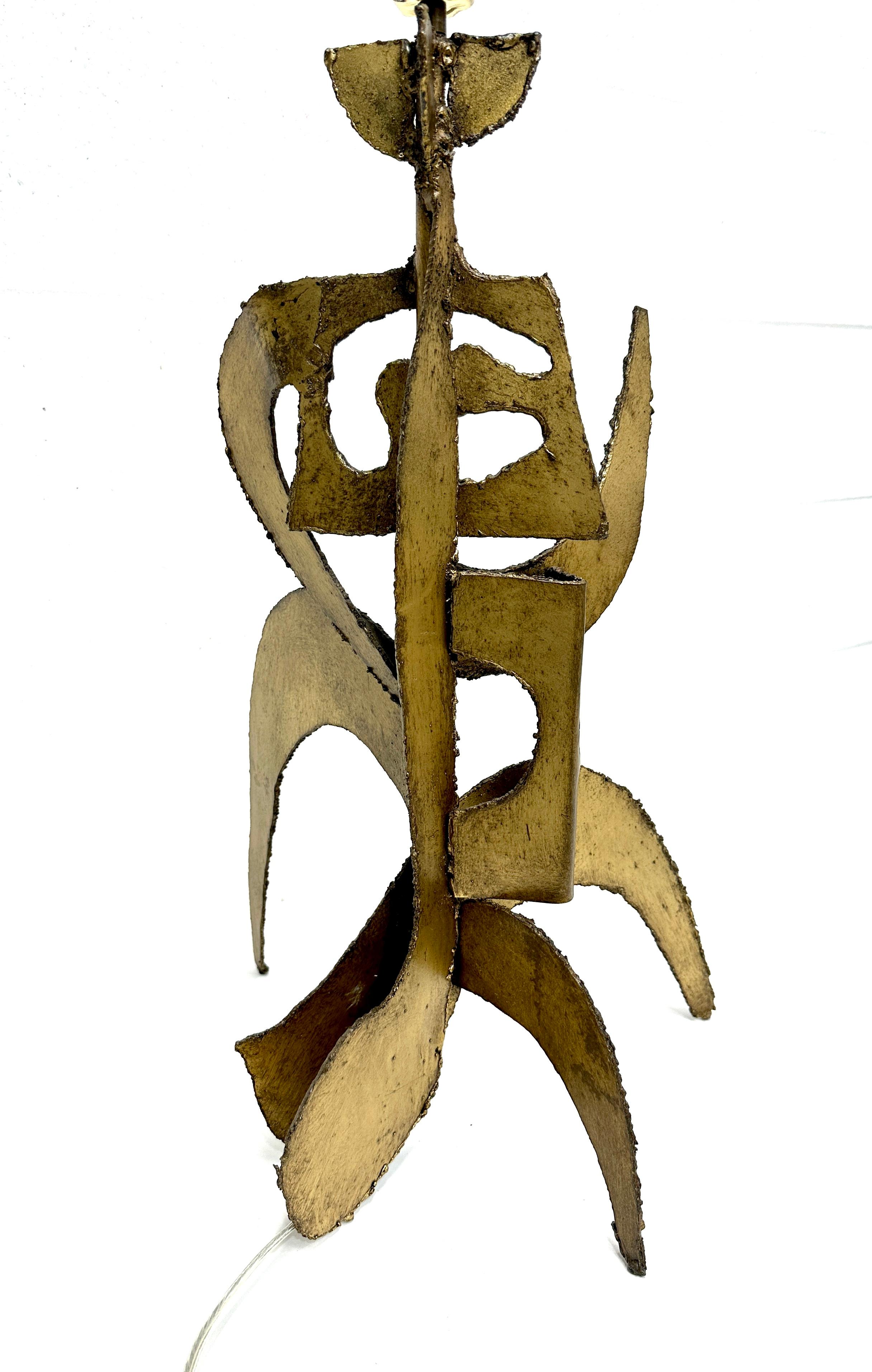 Inglese Lampade scultoree in metallo brutalista di Julian Chichester in vendita