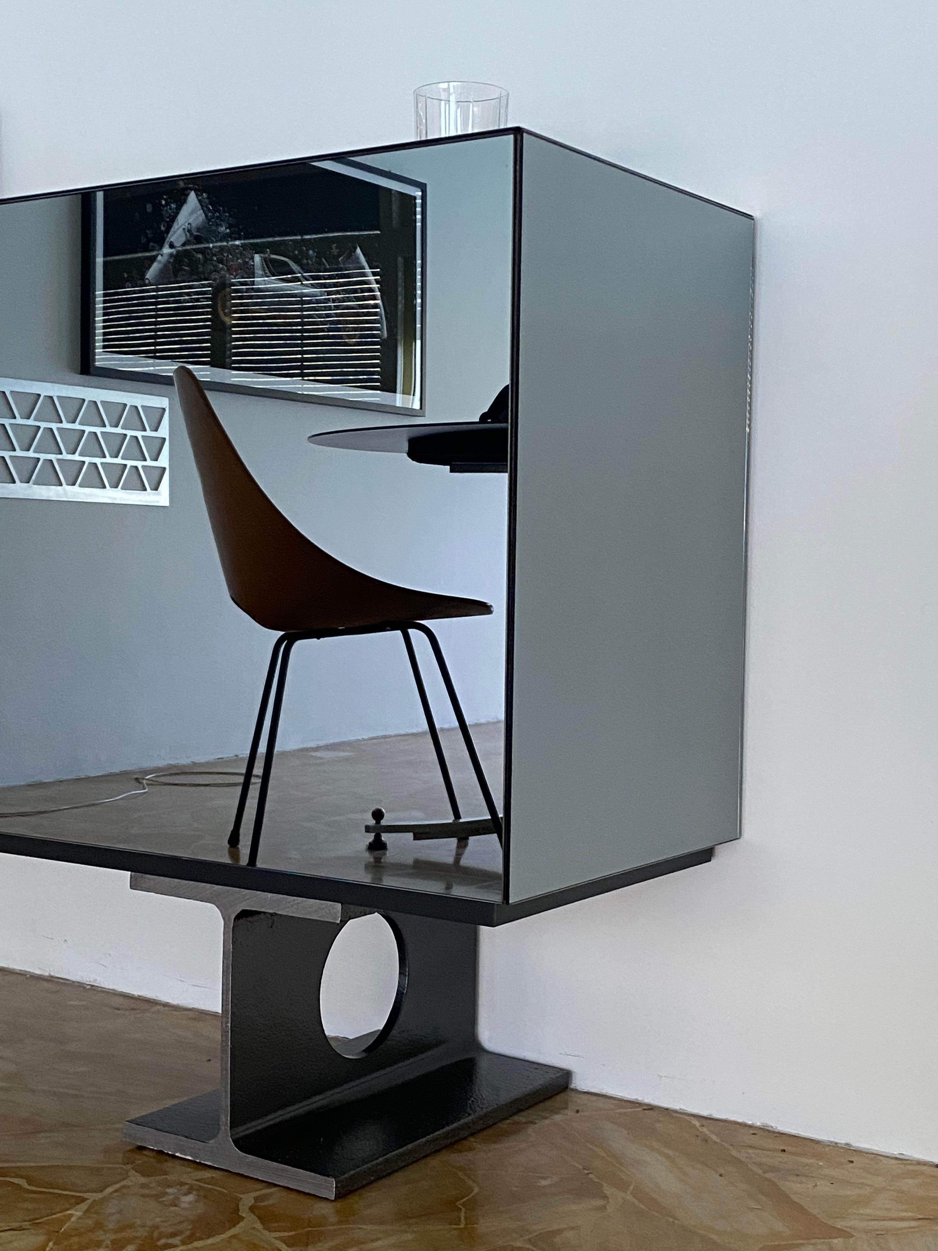 Skulpturaler brutalistischer Spiegelschrank, Spinzi Mailand, Industrielles Sammlerstück-Design im Angebot 4