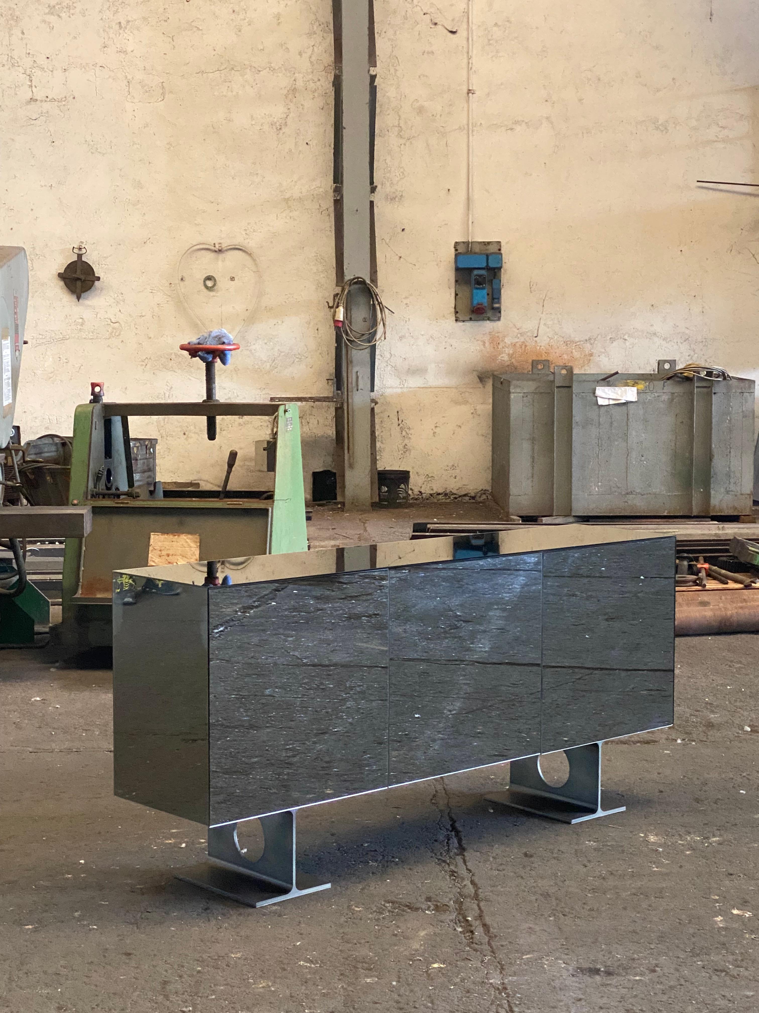 Armoire murale brutaliste Spinzi Milan, design industriel de collection en vente 3