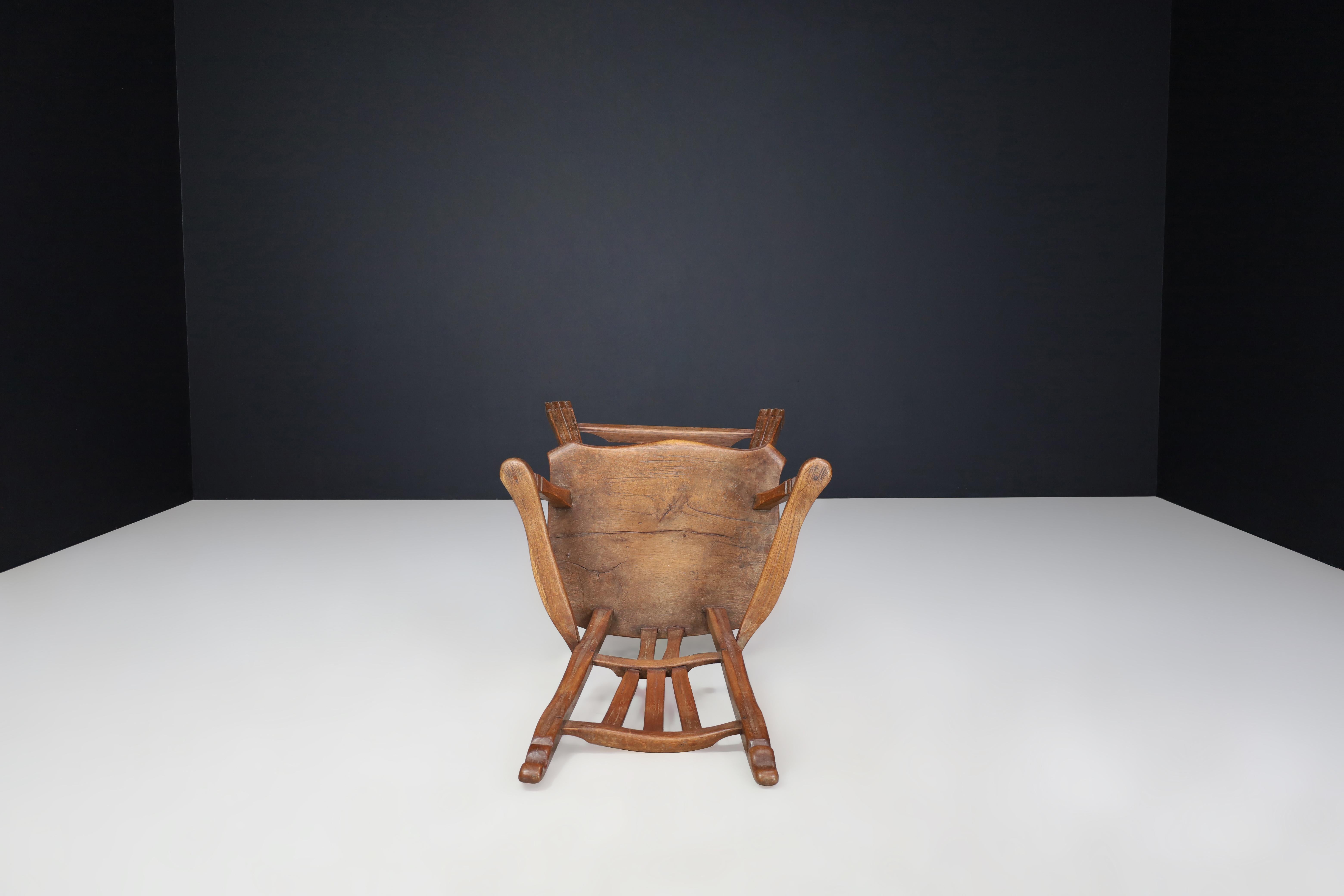Skulpturaler brutalistischer Eichen-Sessel - Französische Handwerkskunst, 1960er Jahre im Angebot 4