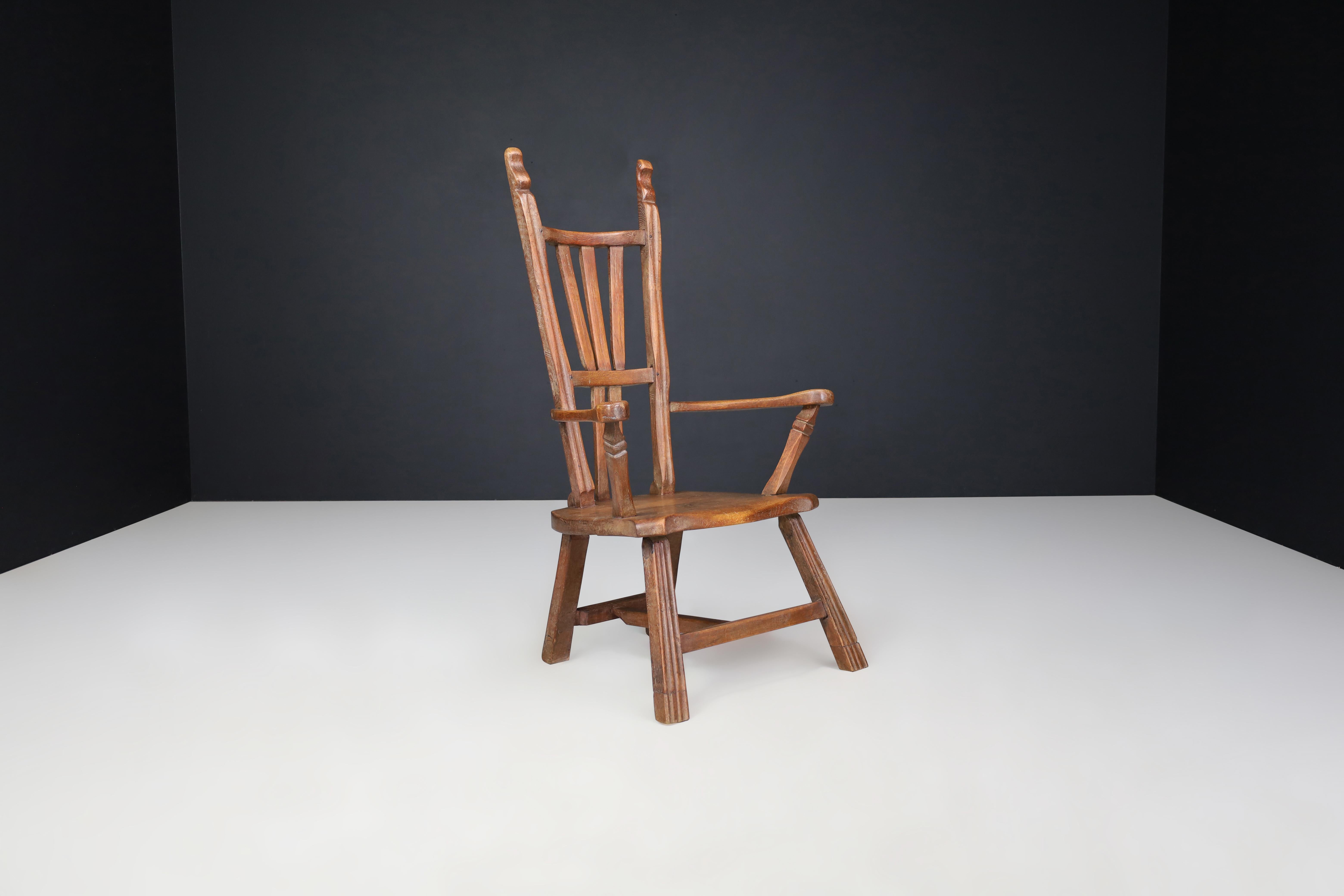 Skulpturaler brutalistischer Eichen-Sessel - Französische Handwerkskunst, 1960er Jahre

Dieser kraftvolle brutalistische Sessel aus Eichenholz, der in den 1960er Jahren in Frankreich handgefertigt wurde, ist ein eindrucksvolles Beispiel für das