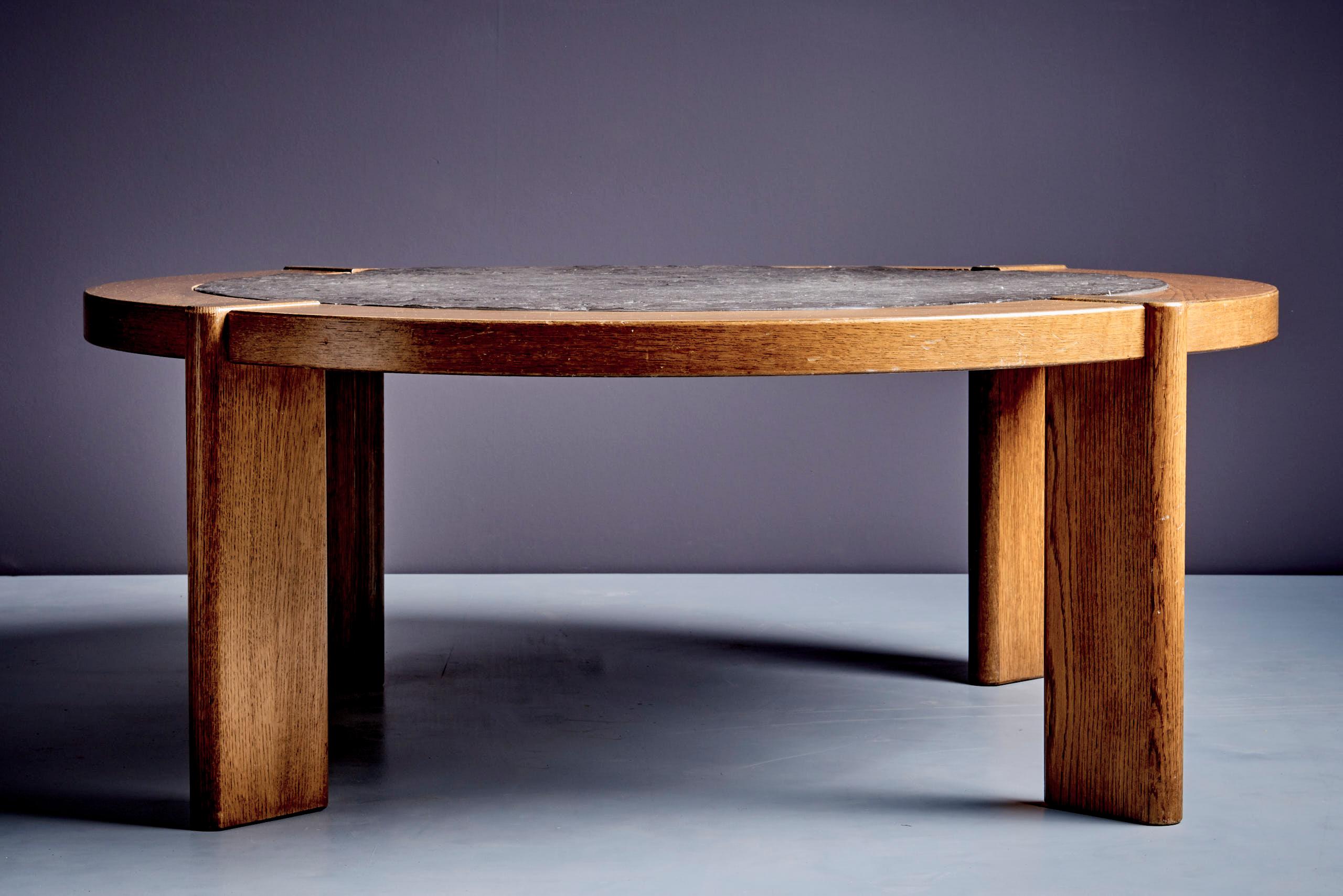 Sculptural Brutalist Oak & Fossil Stone Coffee Table In Good Condition For Sale In Berlin, DE