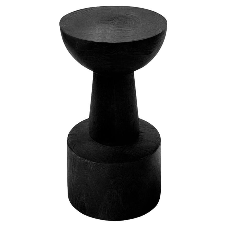 Taburete de bar escultural Brutalista de madera maciza oscura Pureza