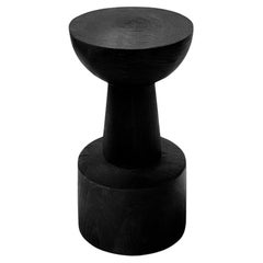 Taburete de bar escultural Brutalista de madera maciza oscura Pureza