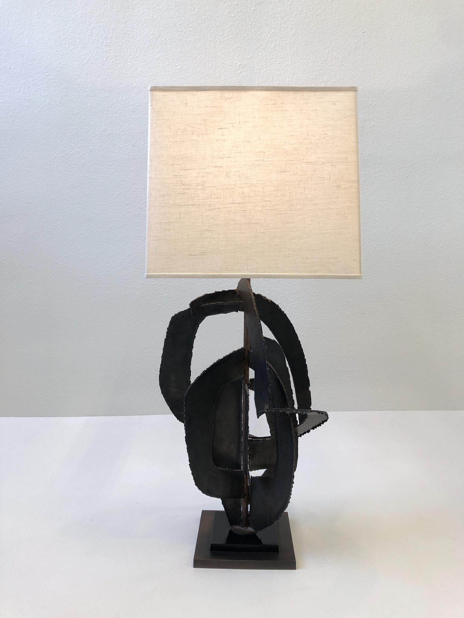 Sculptural Brutalist Steel Table Lamp by Richard Barr for Laurel Lamp Co 4