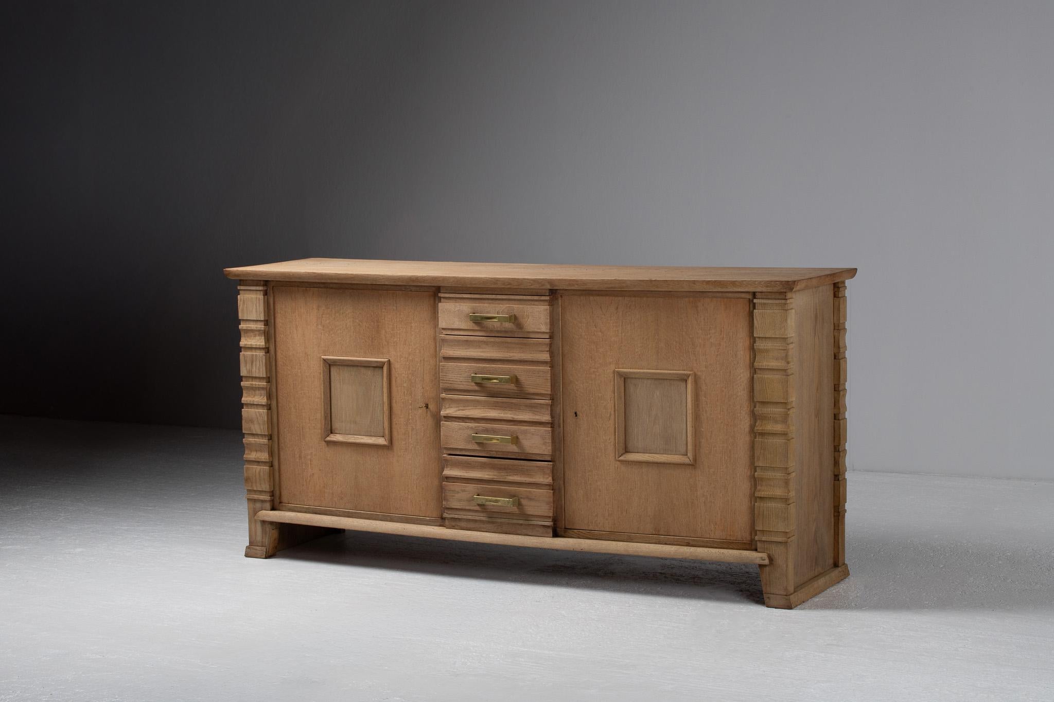 Buffet sculptural en chêne, France en vente 1