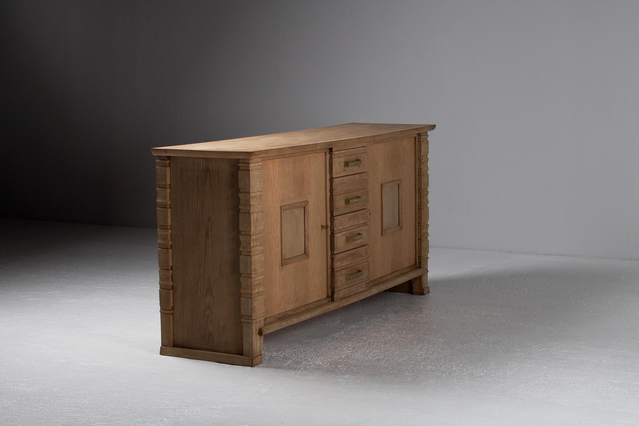 Buffet sculptural en chêne, France en vente 2