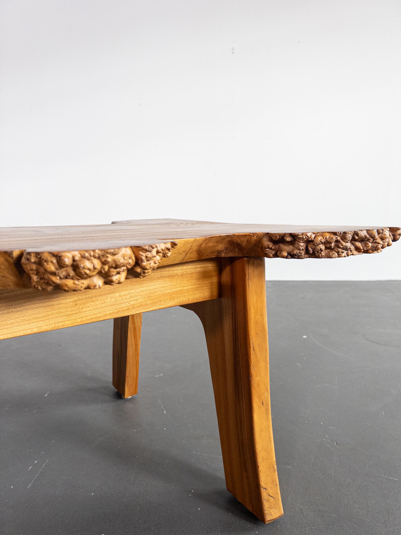 Mesa de centro escultórica de madera burl de Söwe Konst, Suecia, 1970 finales del siglo XX en venta
