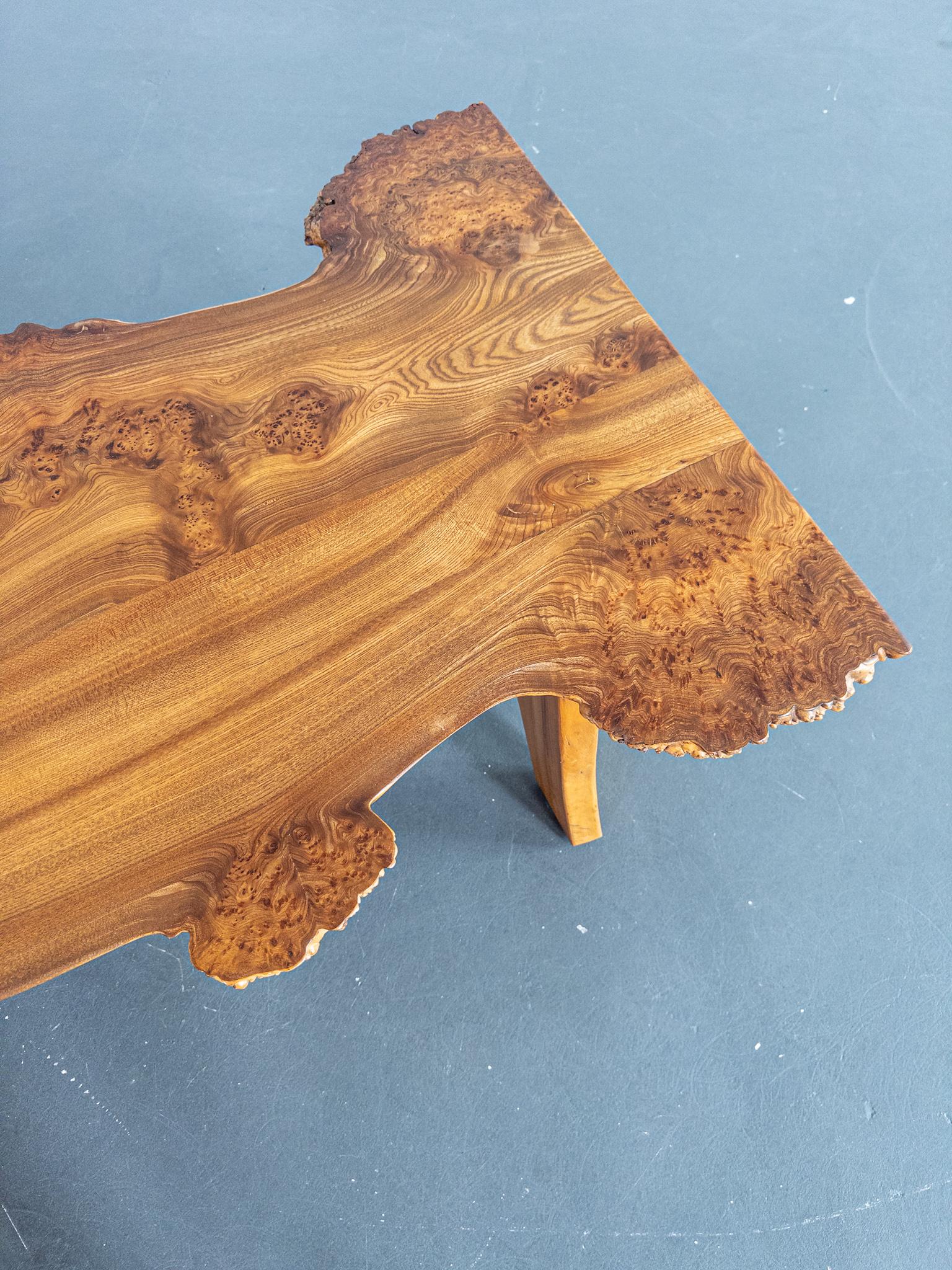 Mesa de centro escultórica de madera burl de Söwe Konst, Suecia, 1970 Olmo en venta