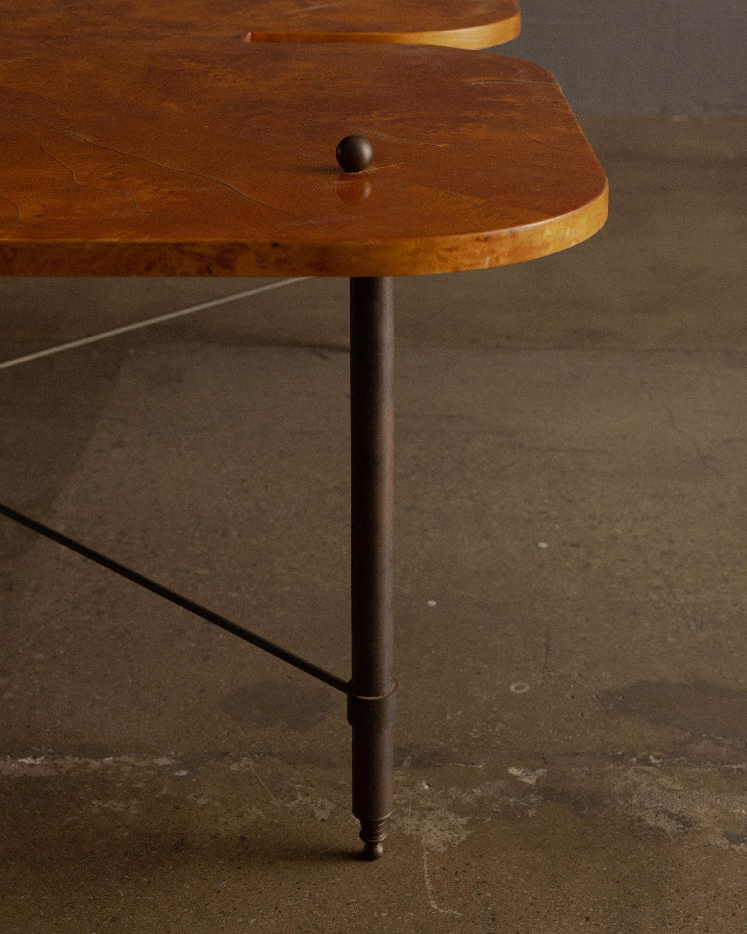 Metà XX secolo Tavolino da caffè scultoreo in Wood in vendita