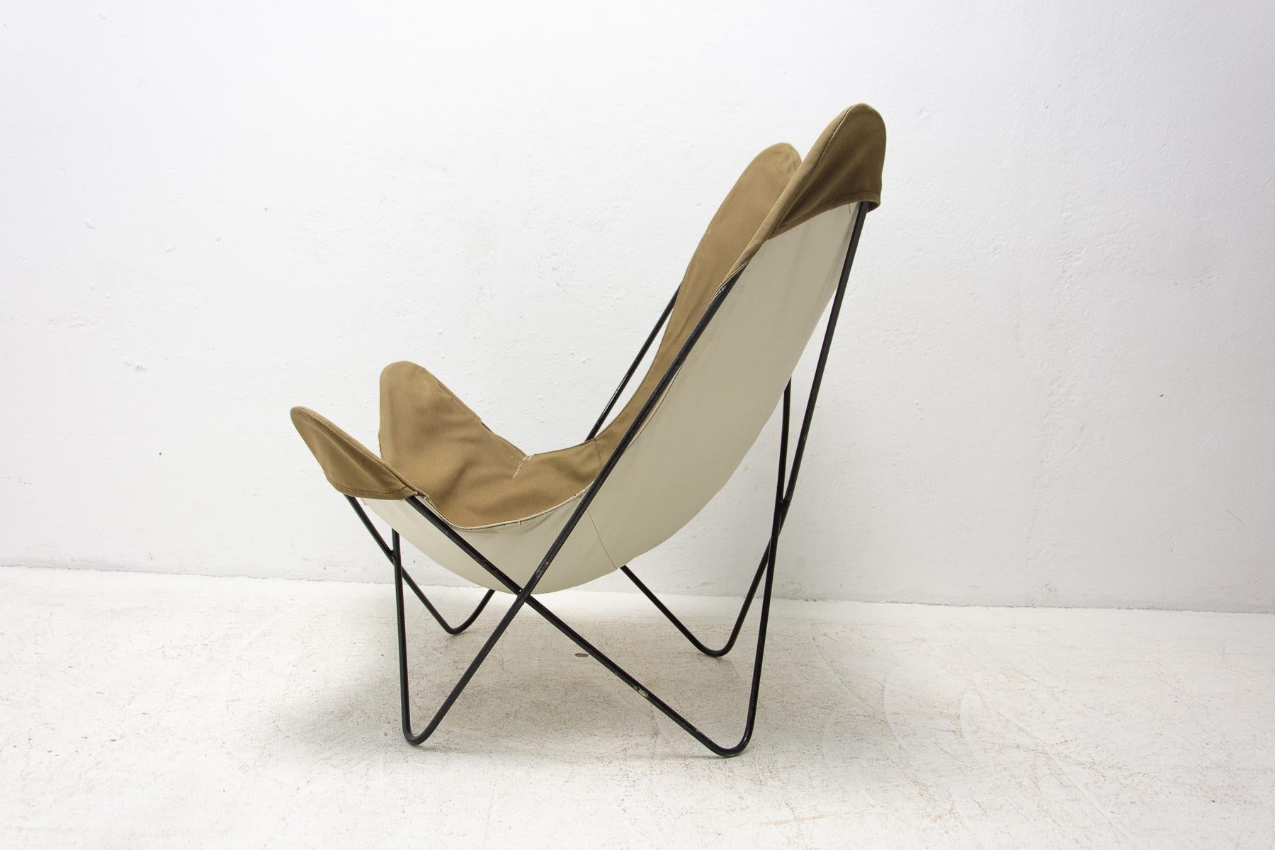 Sculptural Butterfly Chair Originaly Designed by Jorge Ferrari-Hardoy In Good Condition In Prague 8, CZ