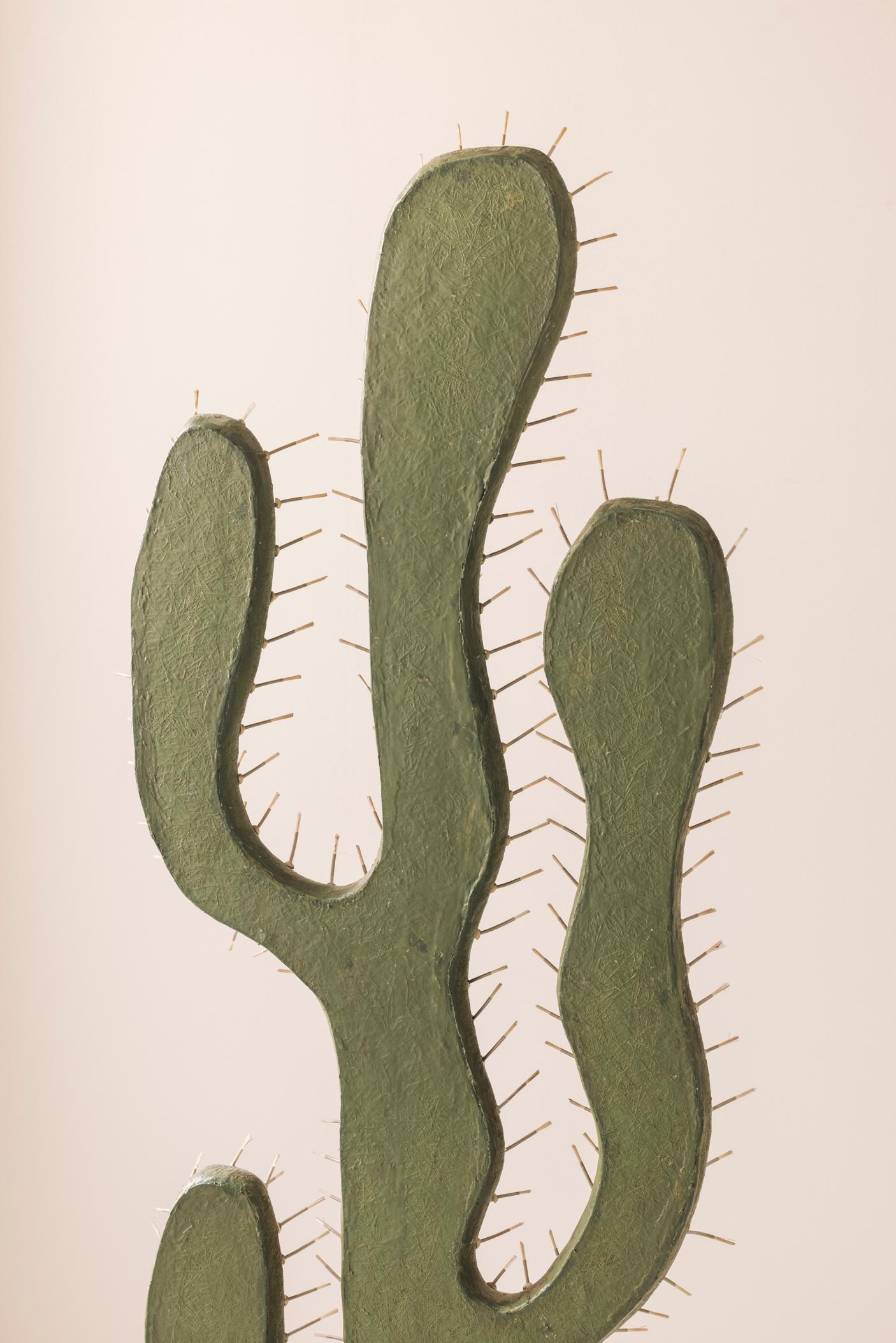 Lampadaire décoratif sculptural en forme de cactus des années 1970, travertin et fibre de verre en vente 4