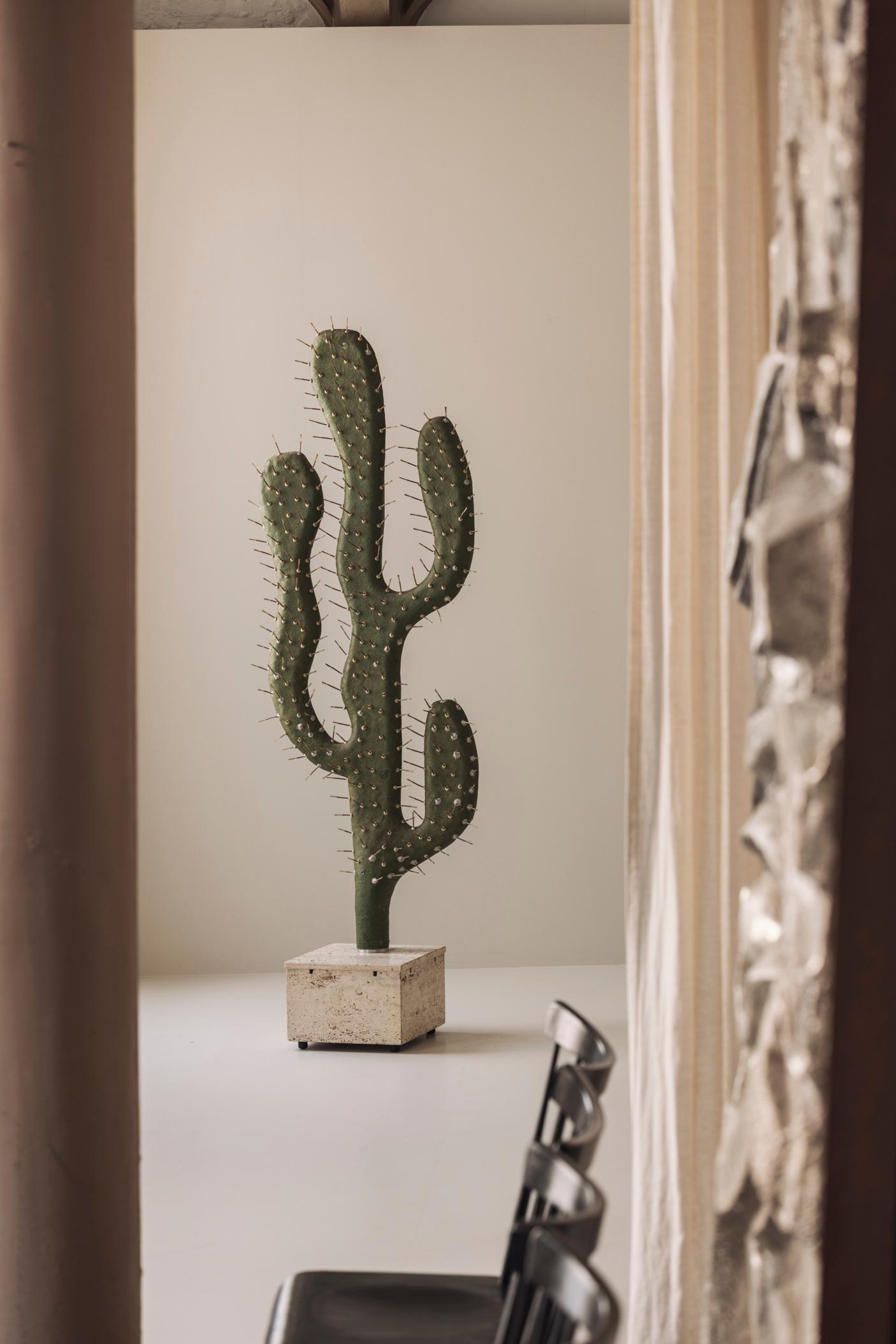 Lampadaire décoratif sculptural en forme de cactus des années 1970, travertin et fibre de verre en vente 6