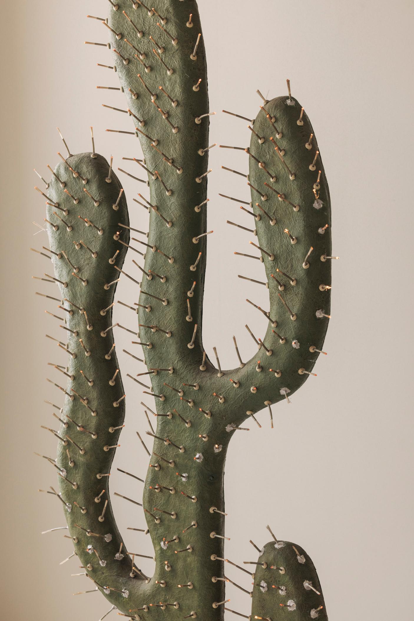 Lampadaire décoratif sculptural en forme de cactus des années 1970, travertin et fibre de verre État moyen - En vente à Antwerp, BE
