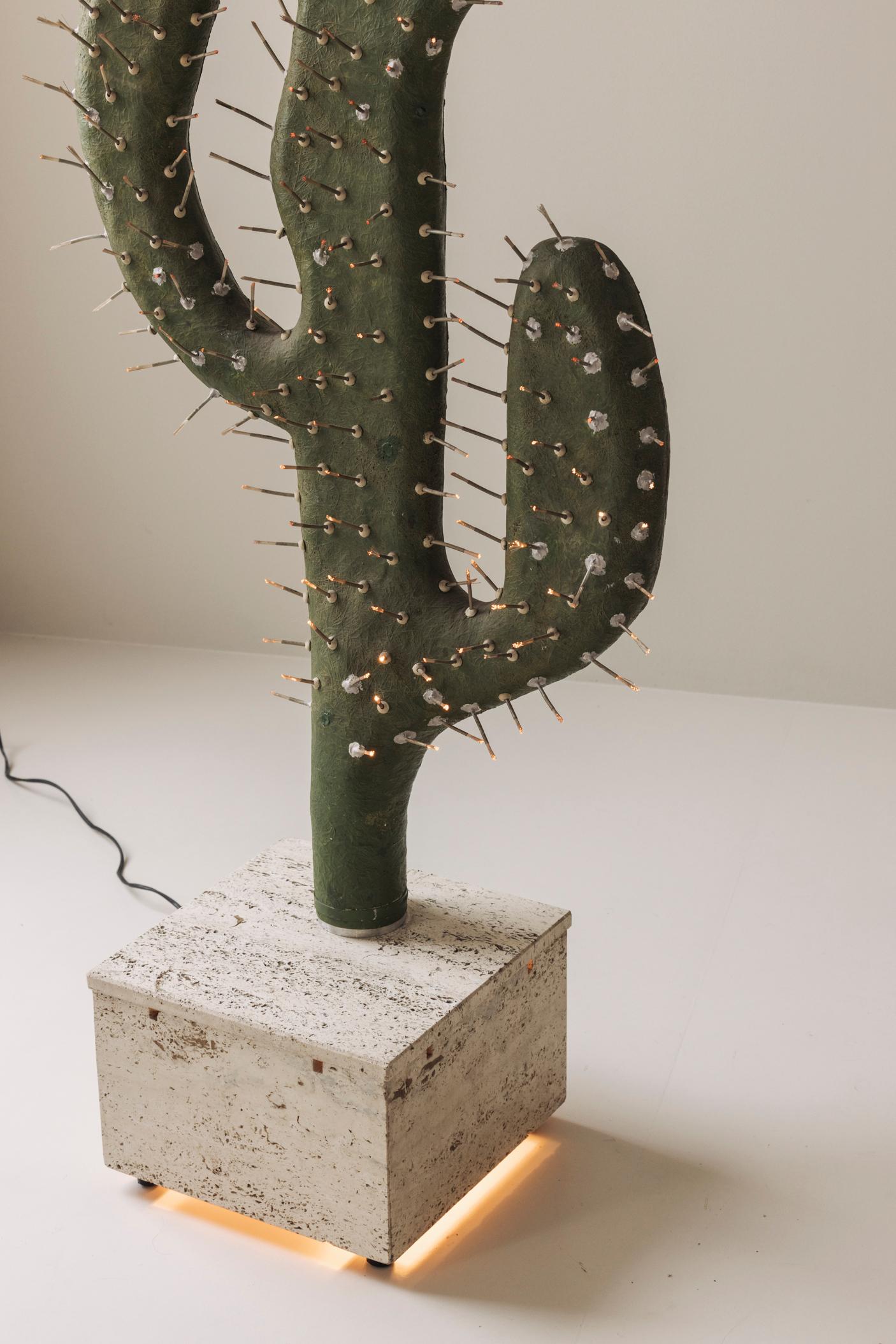 Fibre de verre Lampadaire décoratif sculptural en forme de cactus des années 1970, travertin et fibre de verre en vente