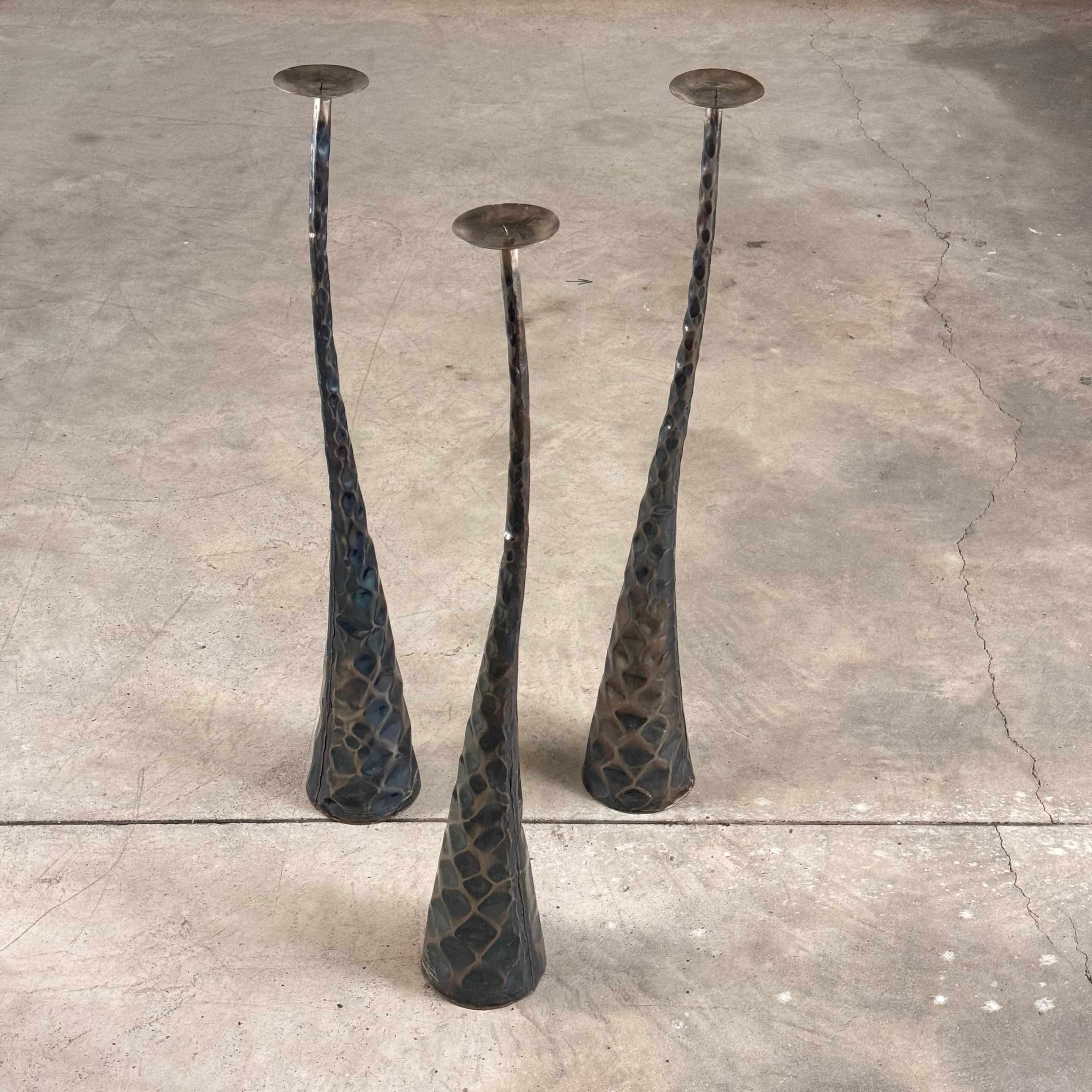 Portacandele scultorei in metallo brunito, set di 3, Italia, anni '80 in vendita 7