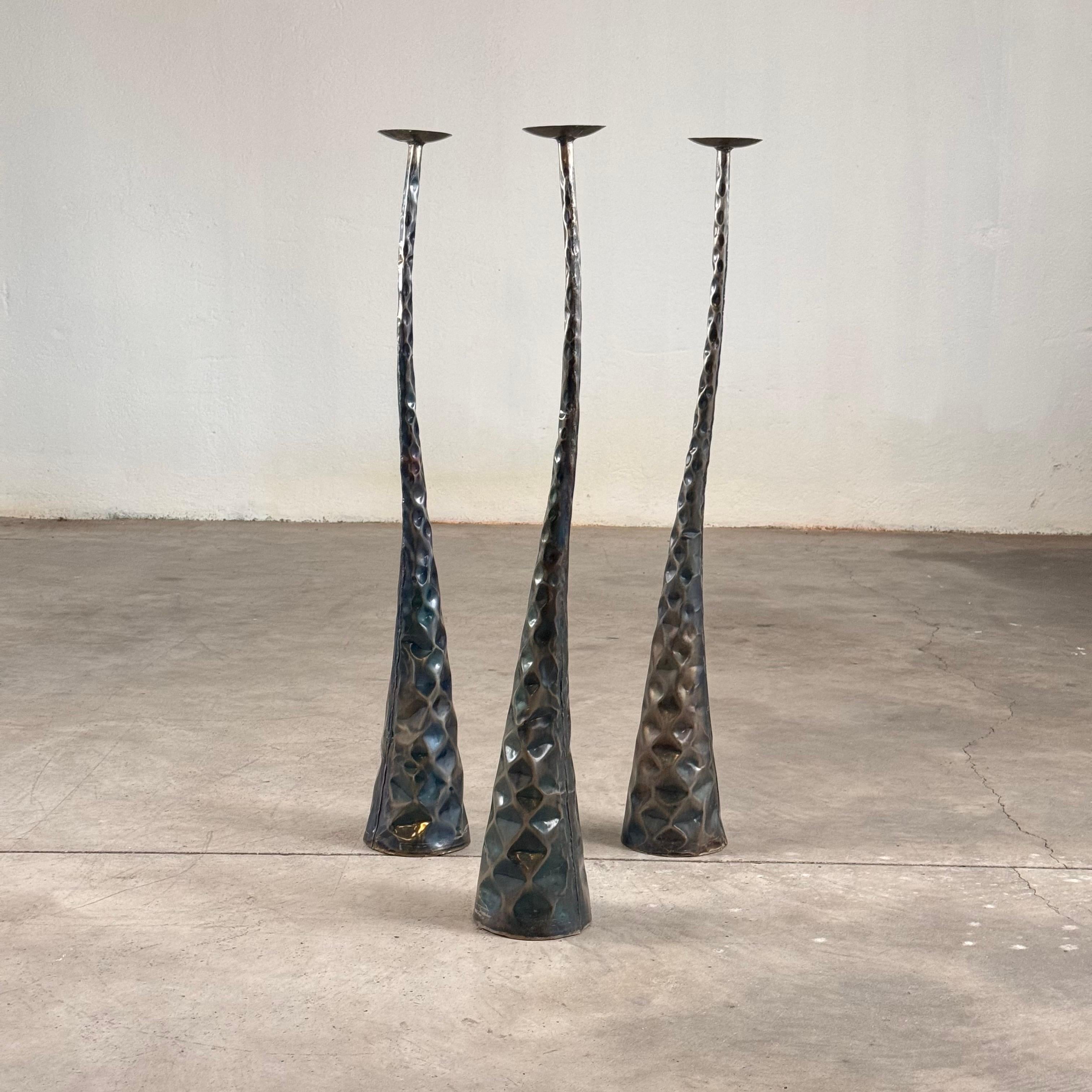 Mid-Century moderno Portacandele scultorei in metallo brunito, set di 3, Italia, anni '80 in vendita