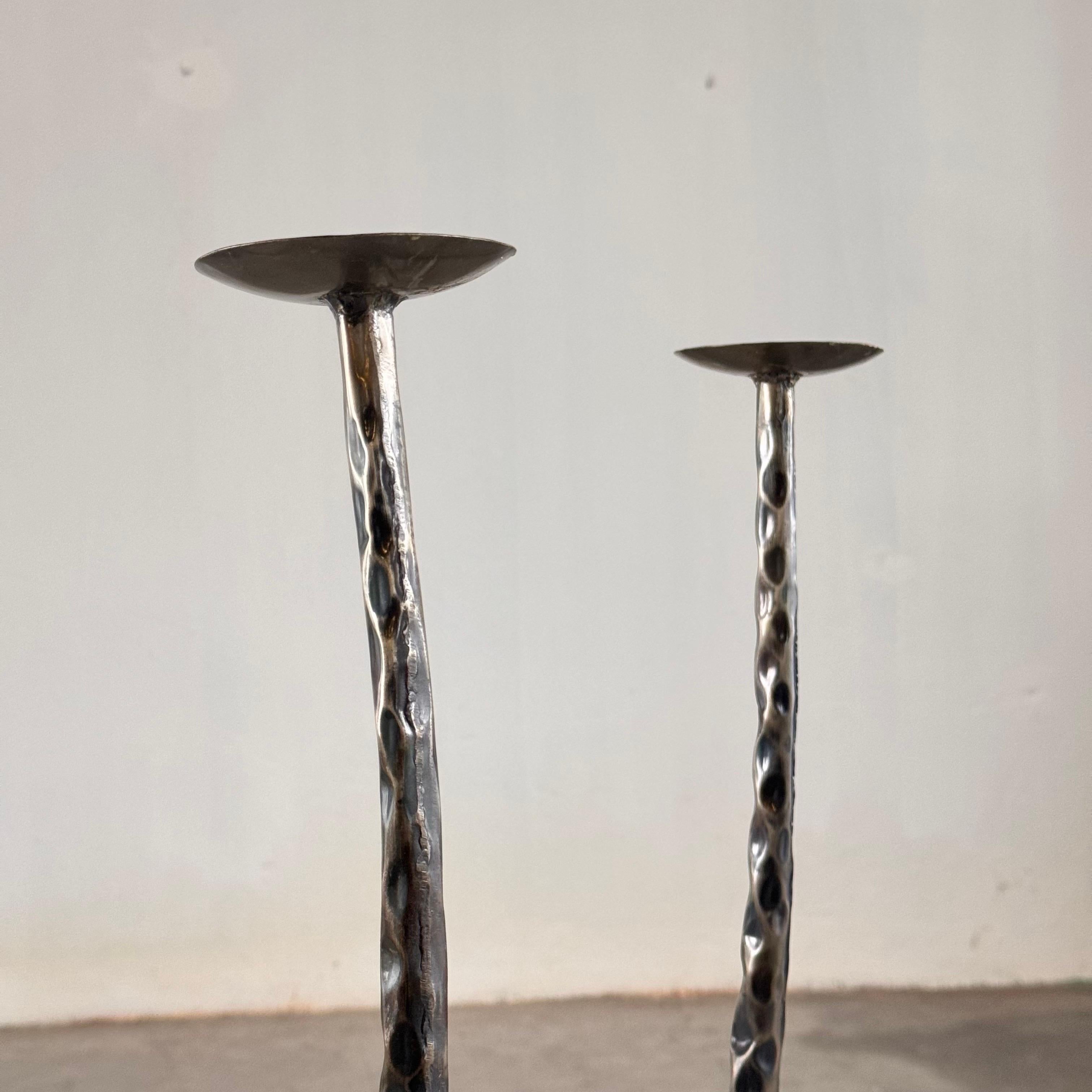 Metallo Portacandele scultorei in metallo brunito, set di 3, Italia, anni '80 in vendita