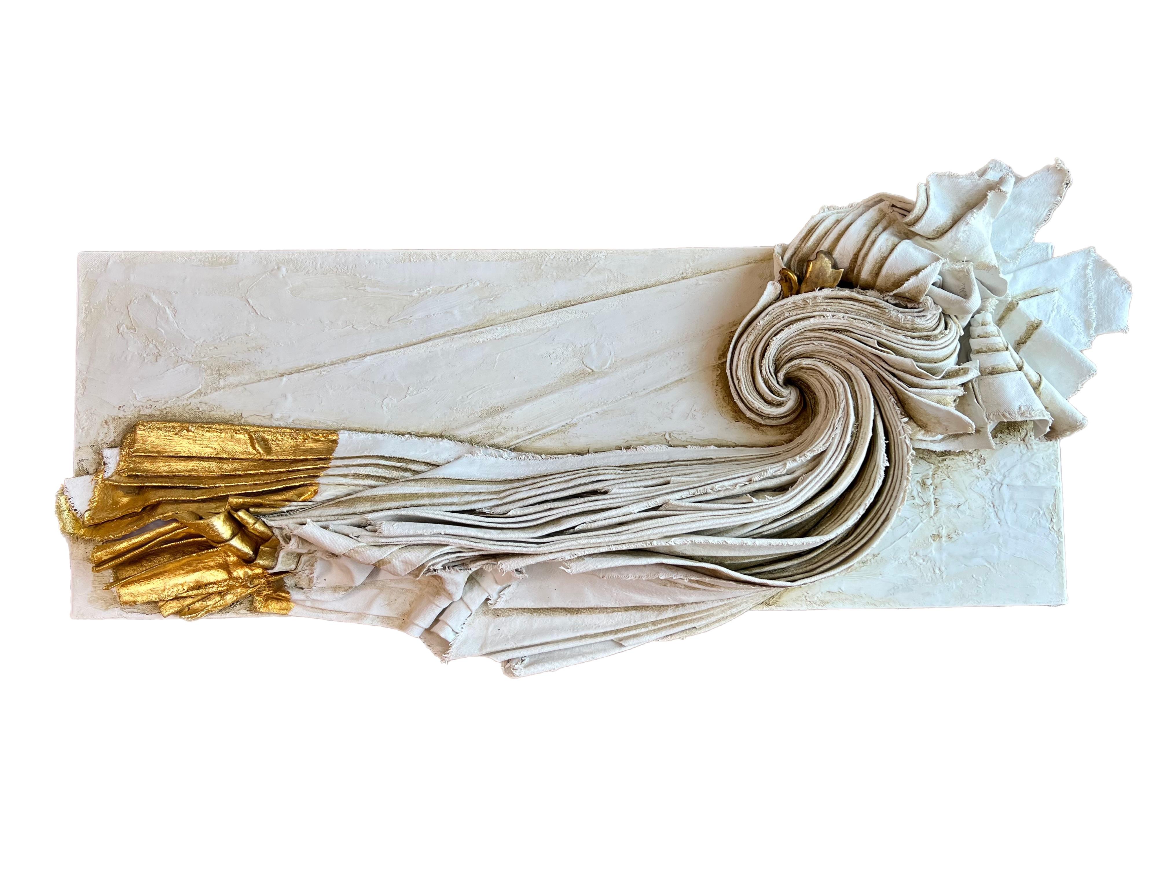 Toile sculpturale avec un fragment de bois doré italien du XVIIe siècle et feuille d'or 24k.

La toile sculptée est moulée avec du gesso, de la cire à dorer, de la pâte à marbre, de la terre verte, de l'ocre foncé italien et de la cendre sur carton.