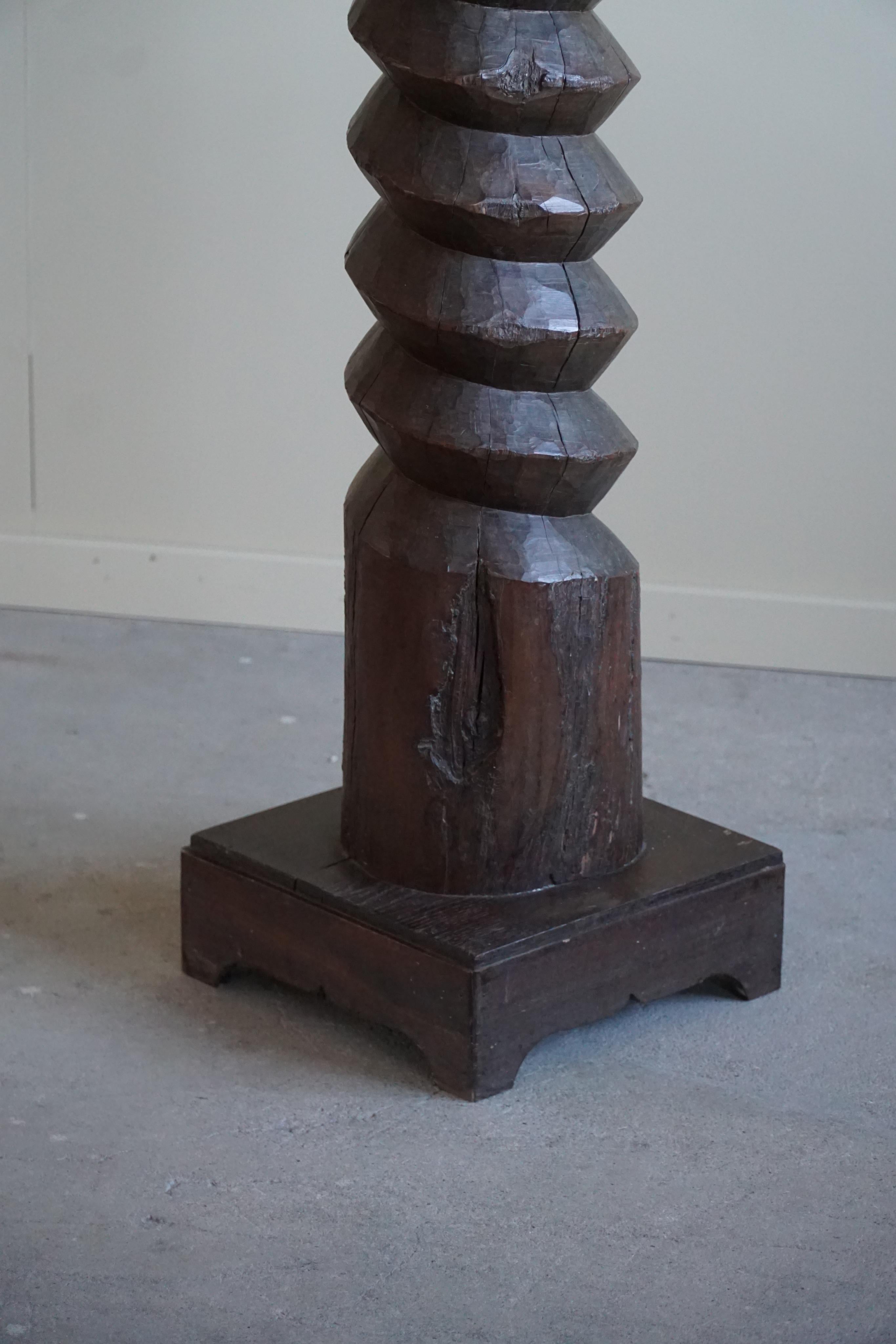 Sculptural Carved Pedestal in Solid Oak, Antique Italian, 19th Century In Good Condition For Sale In Odense, DK
