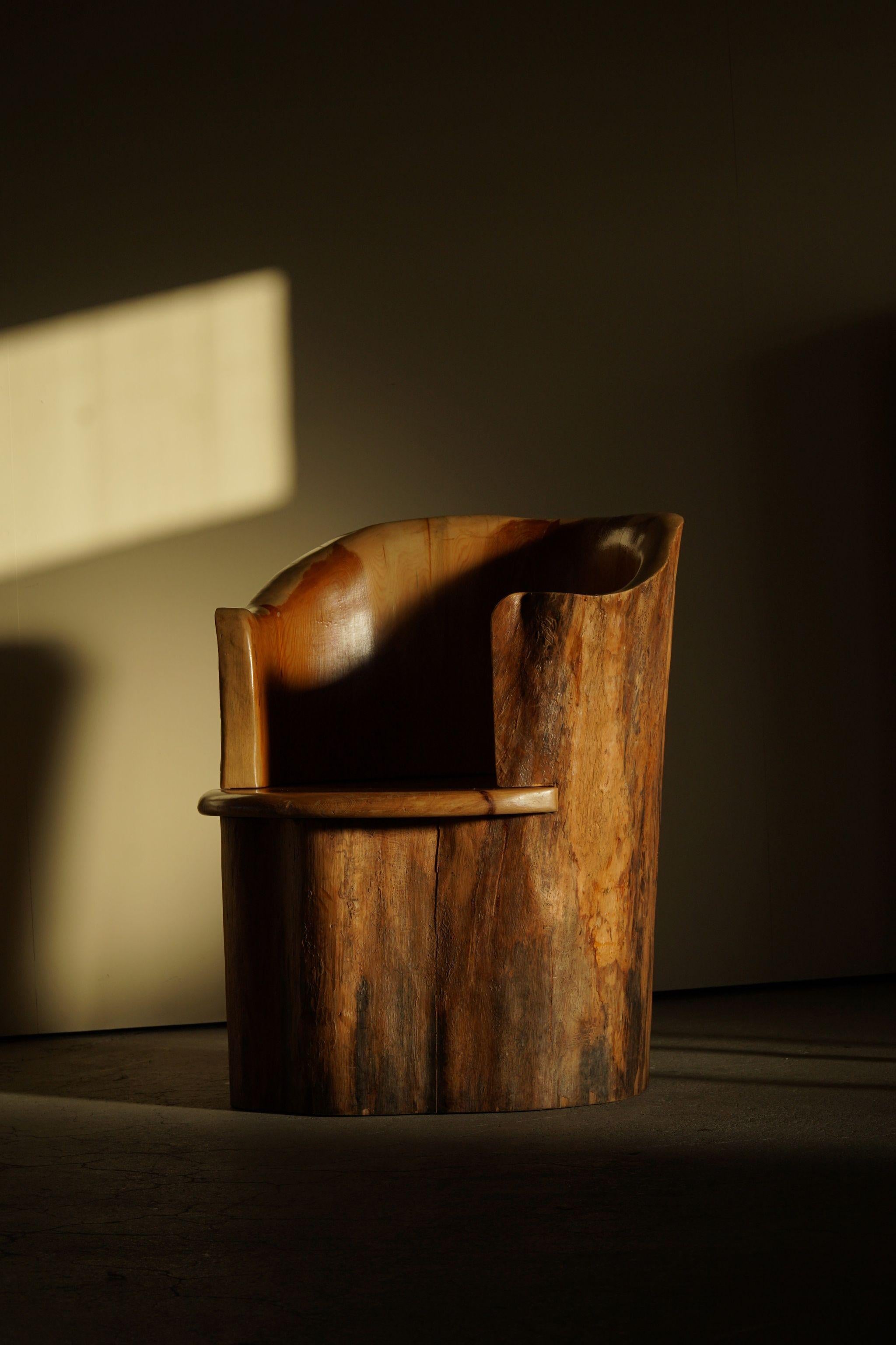 Sculptural Carved Wabi Sabi Brutalist Stump Chair in Solid Pine, Swedish, 1968 In Good Condition For Sale In Odense, DK