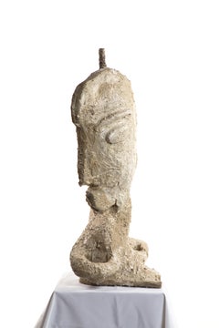 Zementgraues skulpturales Figurenbild, 21. Jahrhundert, von Mattia Biagi