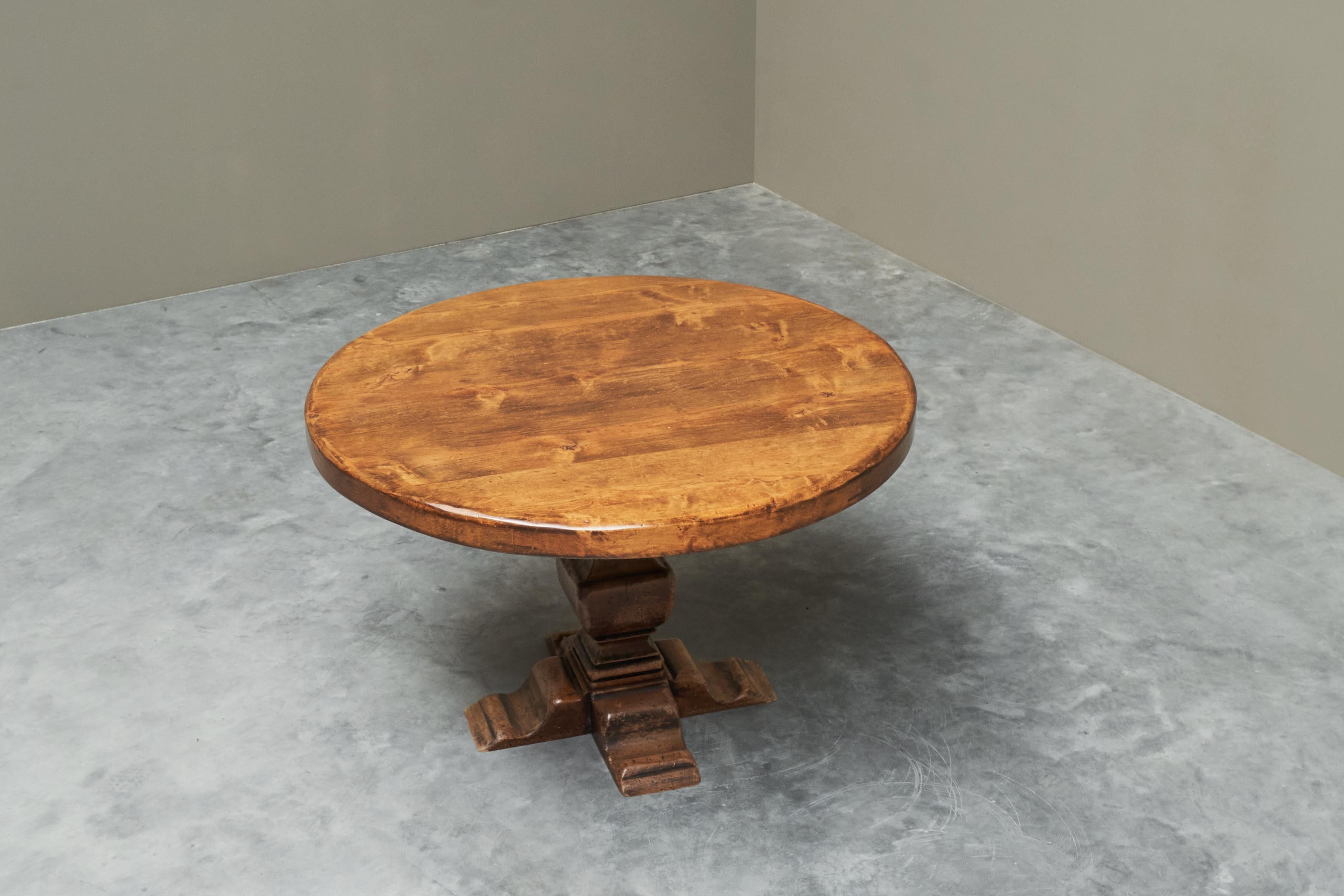 Sculptural Pedestal Table in Solid Oak, Europe, mid 20th century.

This is a wonderful and very distinct center or dining table with a sculptural pedestal base, made in Europe in the middle of the 20th century.

Very heavy, yet elegant and with a