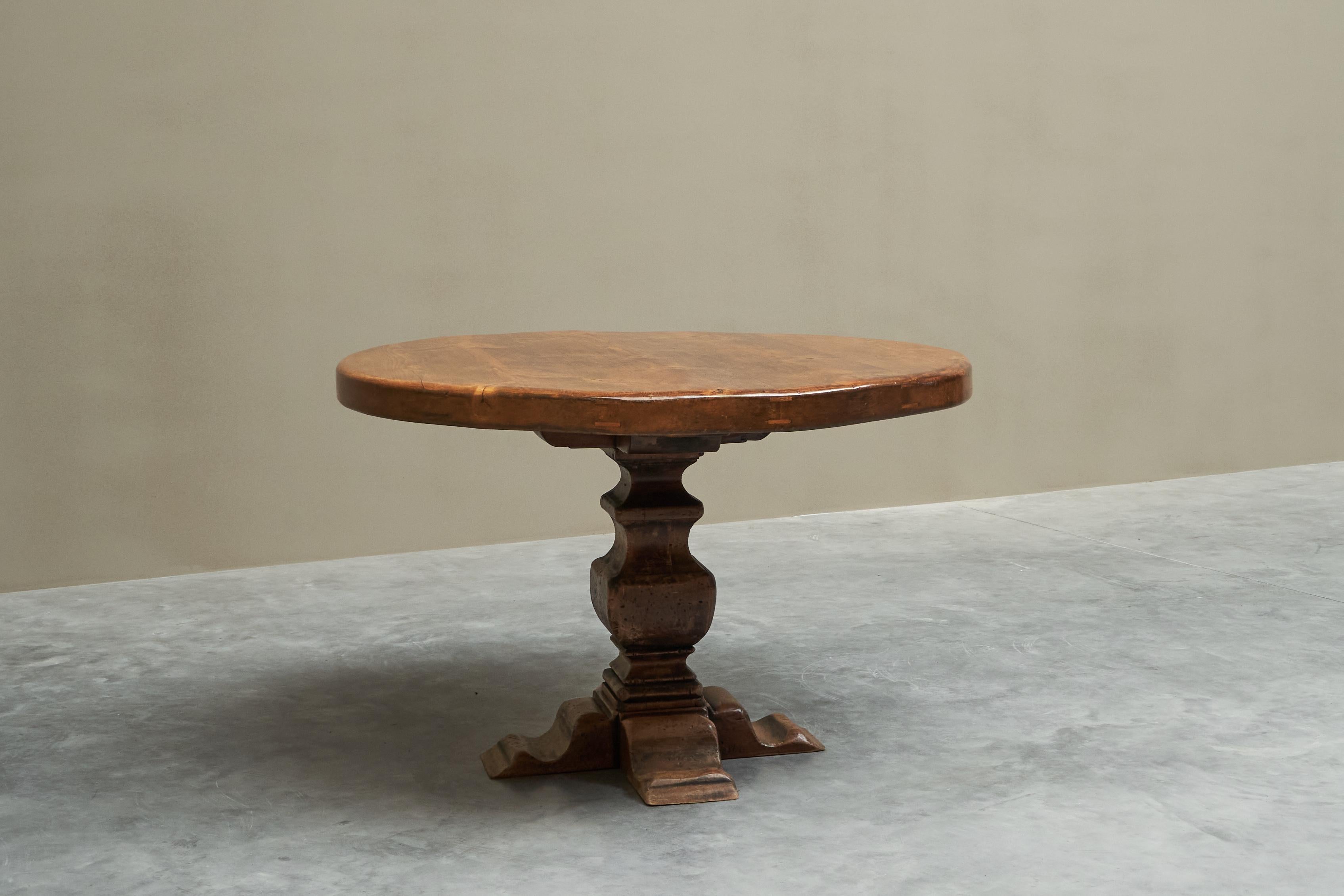 Mid-Century Modern Sculptural Center or Dining Table in Solid Oak 1960s For Sale