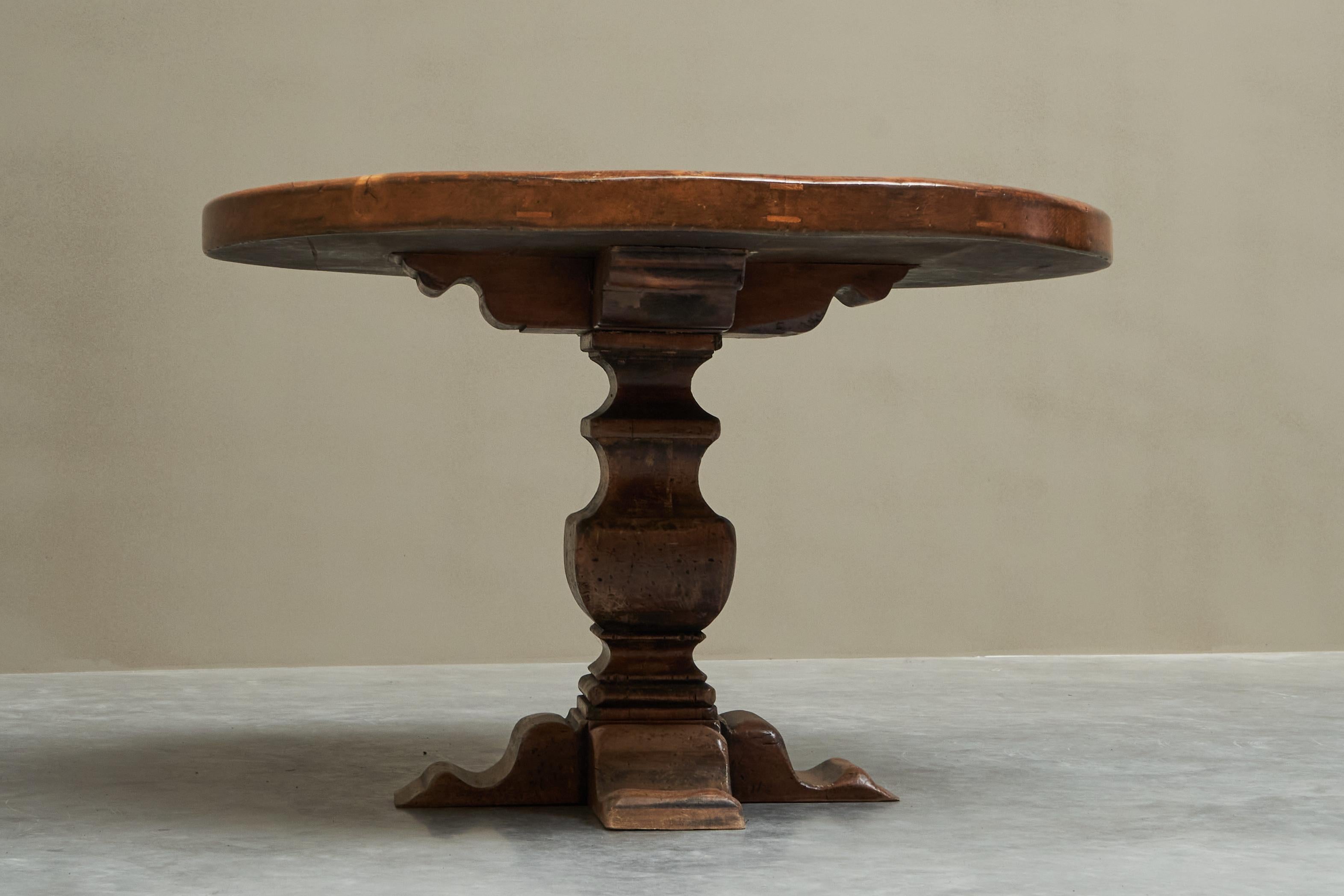 Sculptural Center or Dining Table in Solid Oak 1960s In Good Condition For Sale In Meer, VAN