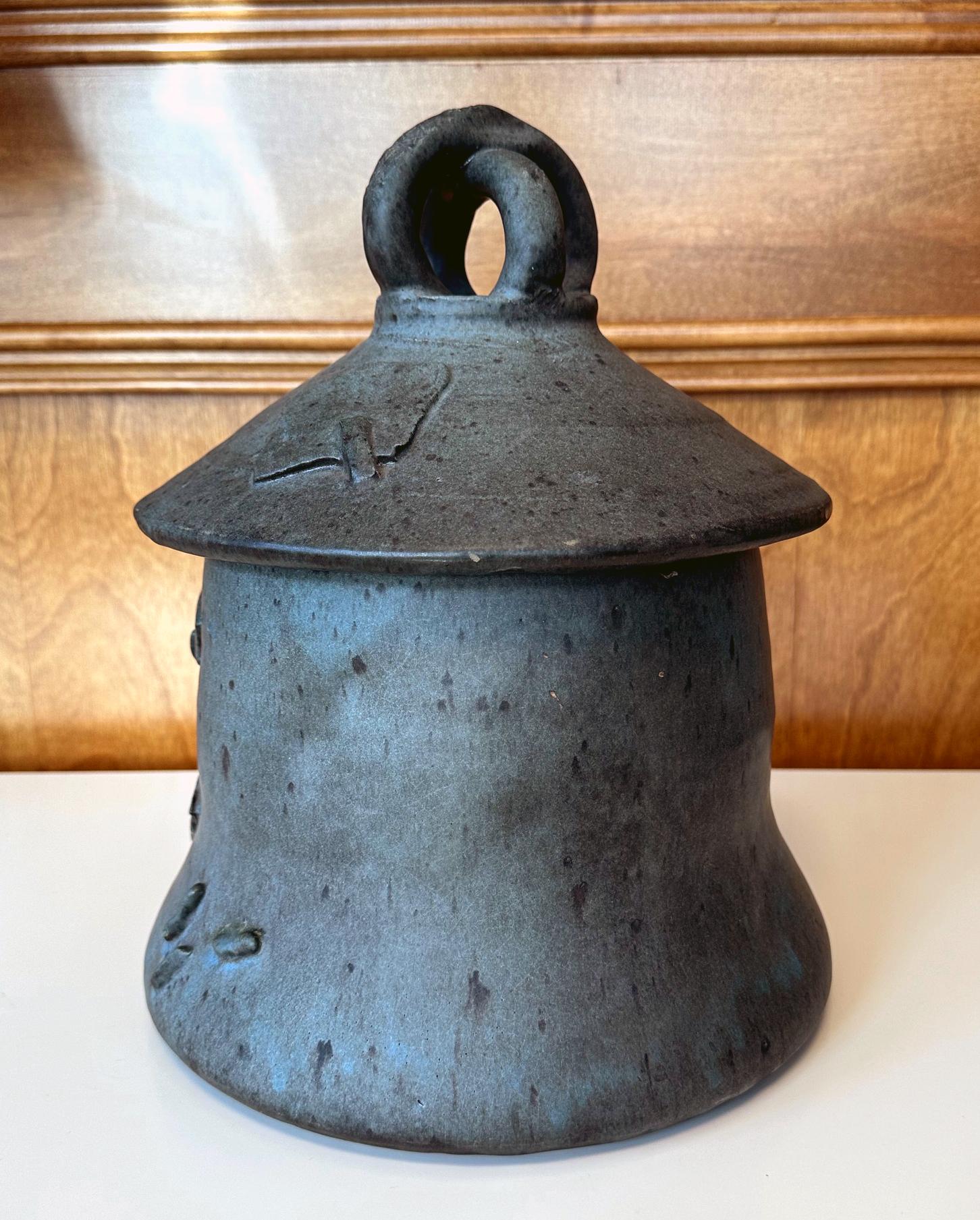 Skulpturales Ashanti Jar aus Keramik Robert The Turner Ausgestellt  (Ende des 20. Jahrhunderts) im Angebot