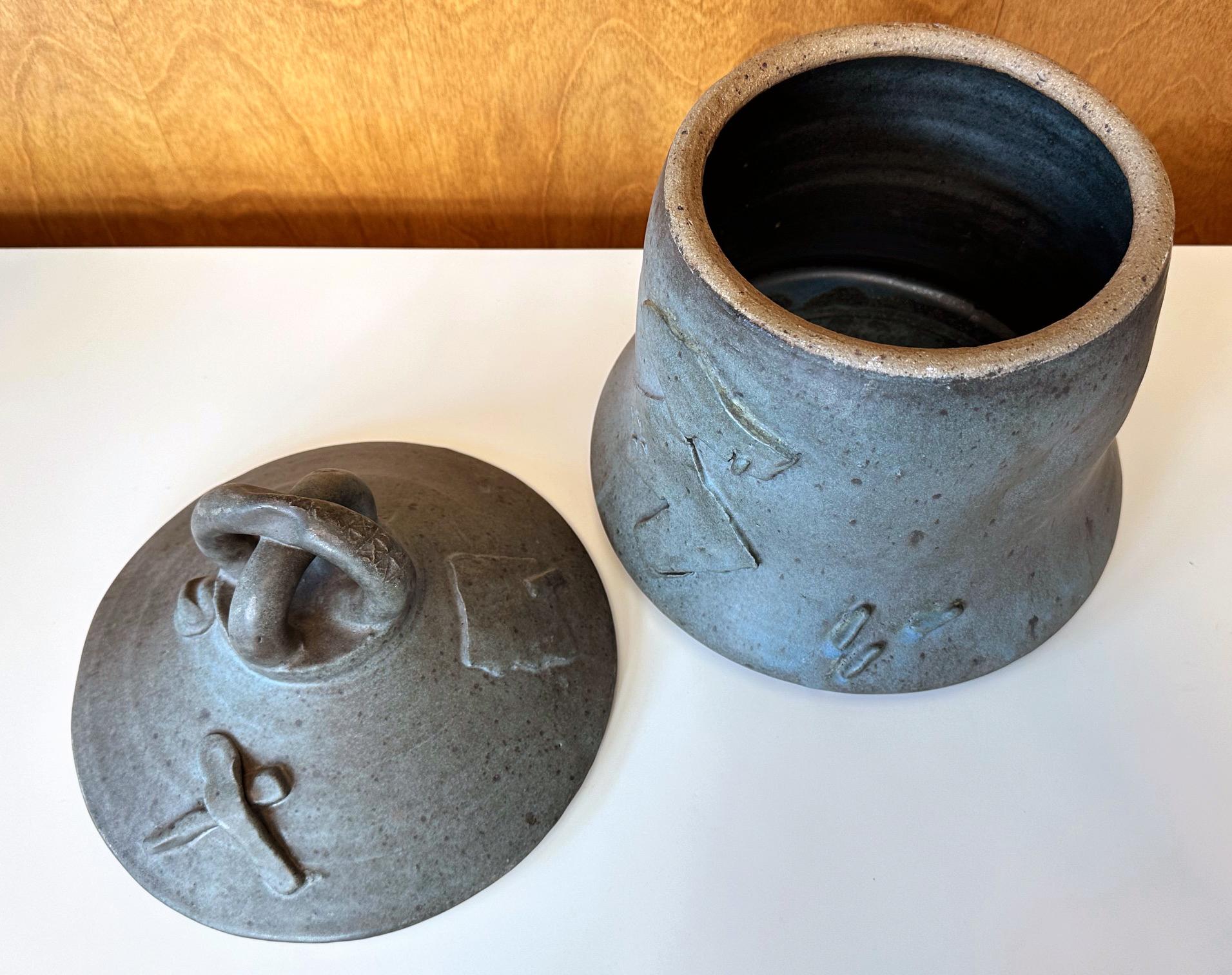 Sculptural Ceramic Ashanti Jar Robert Turner Exhibited  For Sale 1